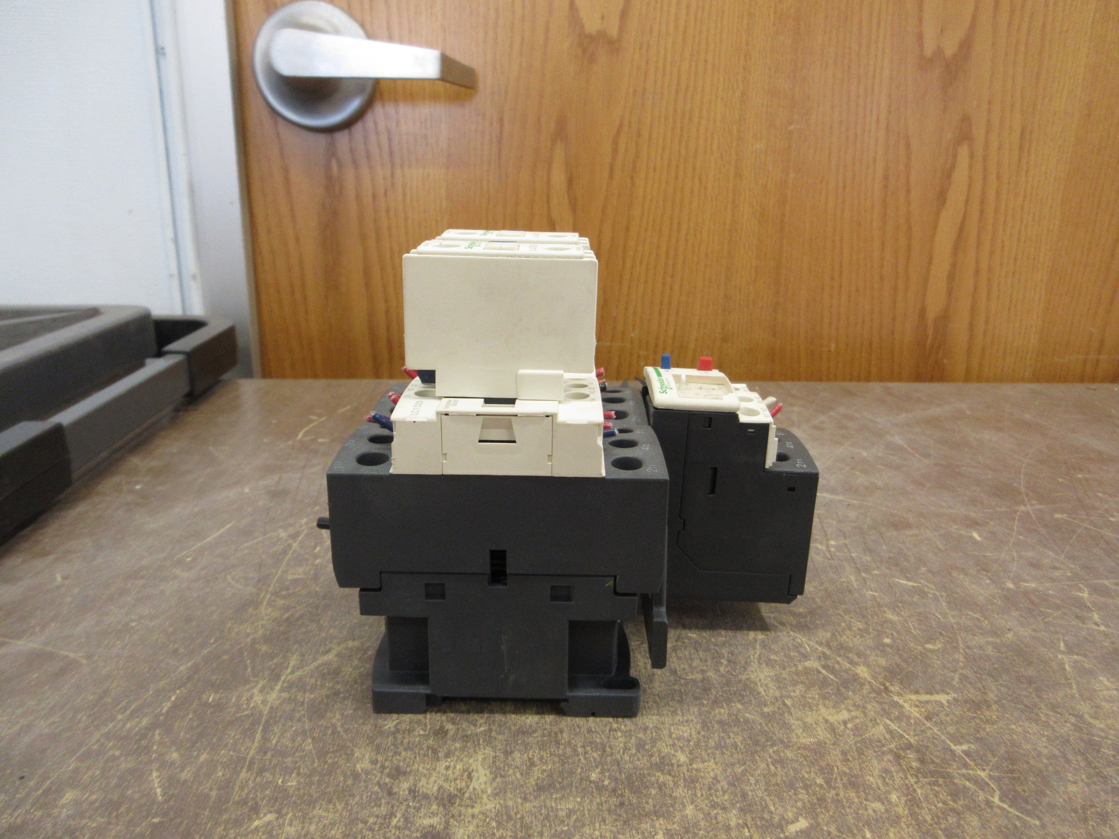 Schneider Electric Reversing Starter LC1D25 / LRD 16 120V Coil Trip: 9-13A Used
