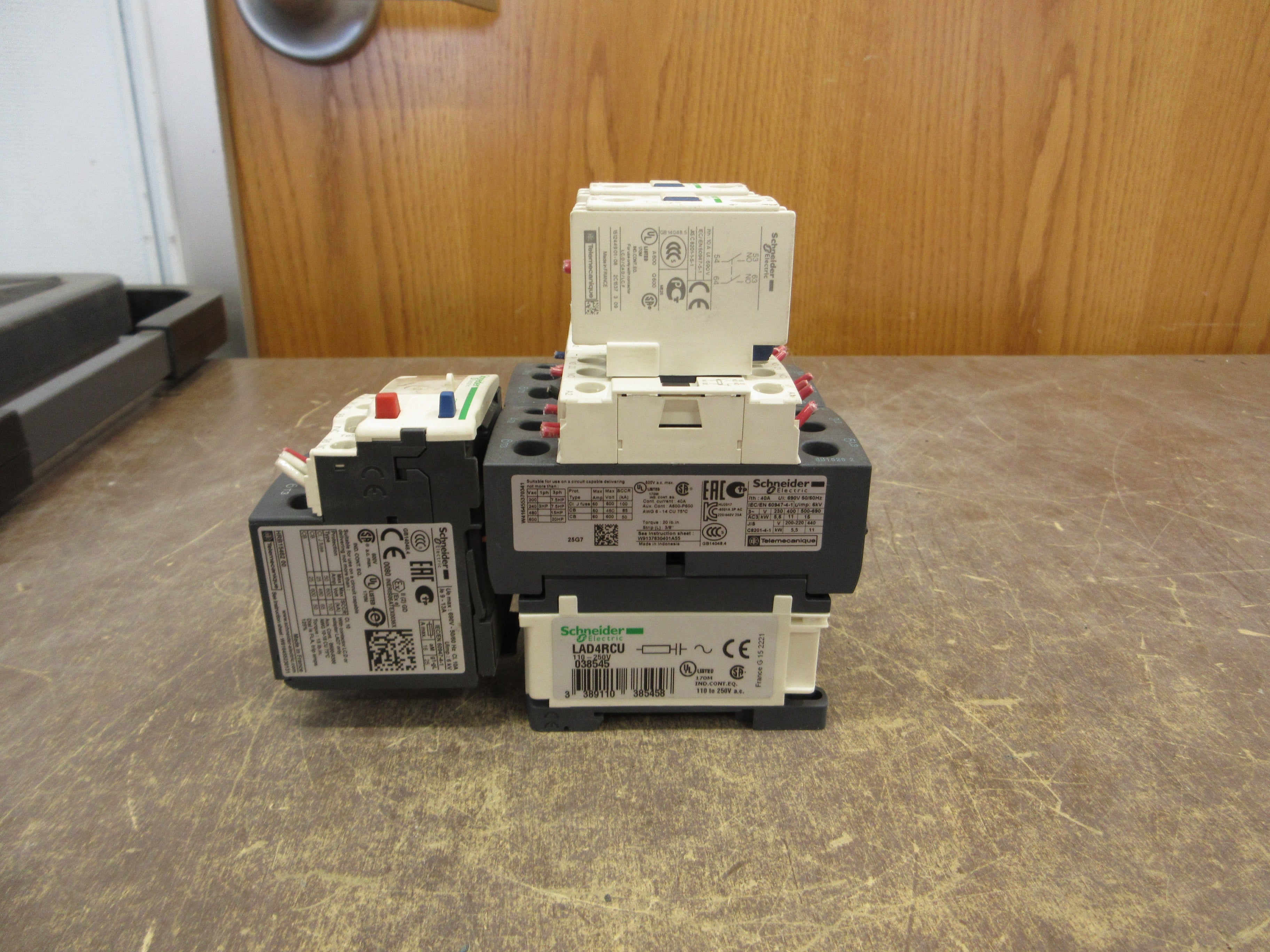 Schneider Electric Reversing Starter LC1D25 / LRD 16 120V Coil Trip: 9-13A Used
