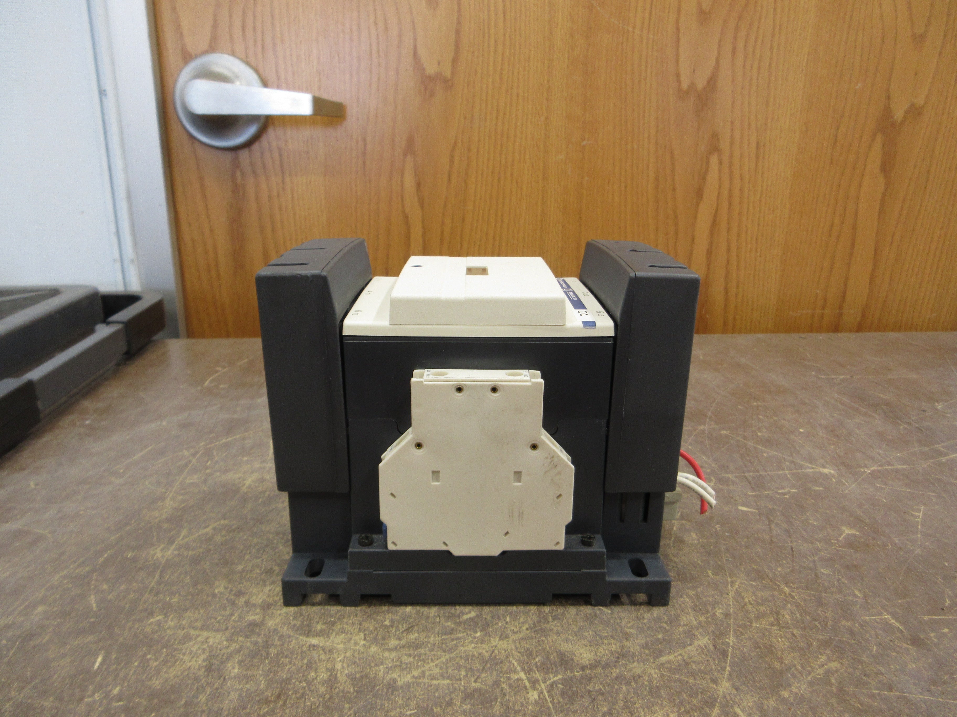 Telemecanique Contactor LC1D150 120V Coil 160A 600V (1) Aux Contact w/ Cover