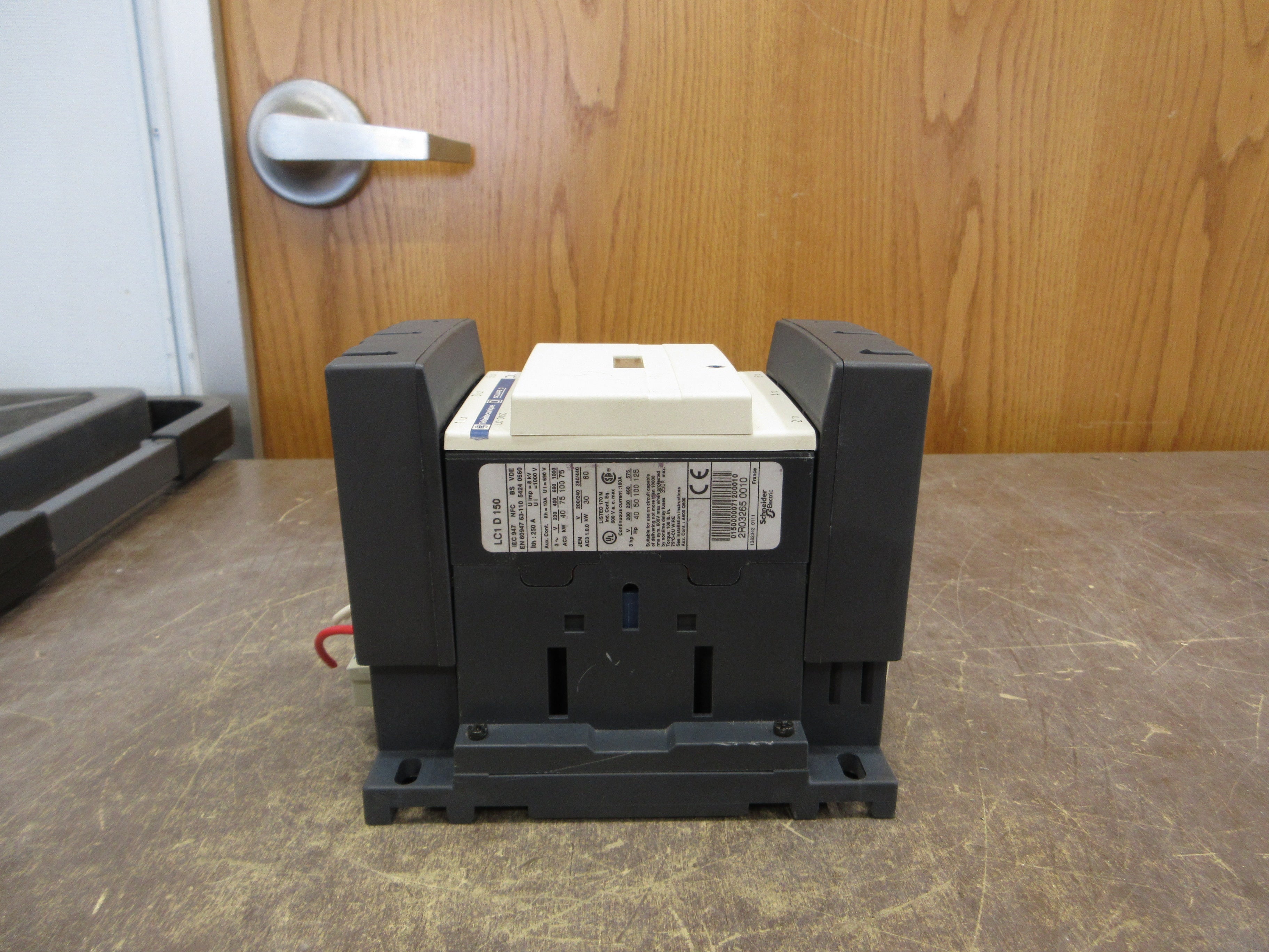 Telemecanique Contactor LC1D150 120V Coil 160A 600V (1) Aux Contact w/ Cover