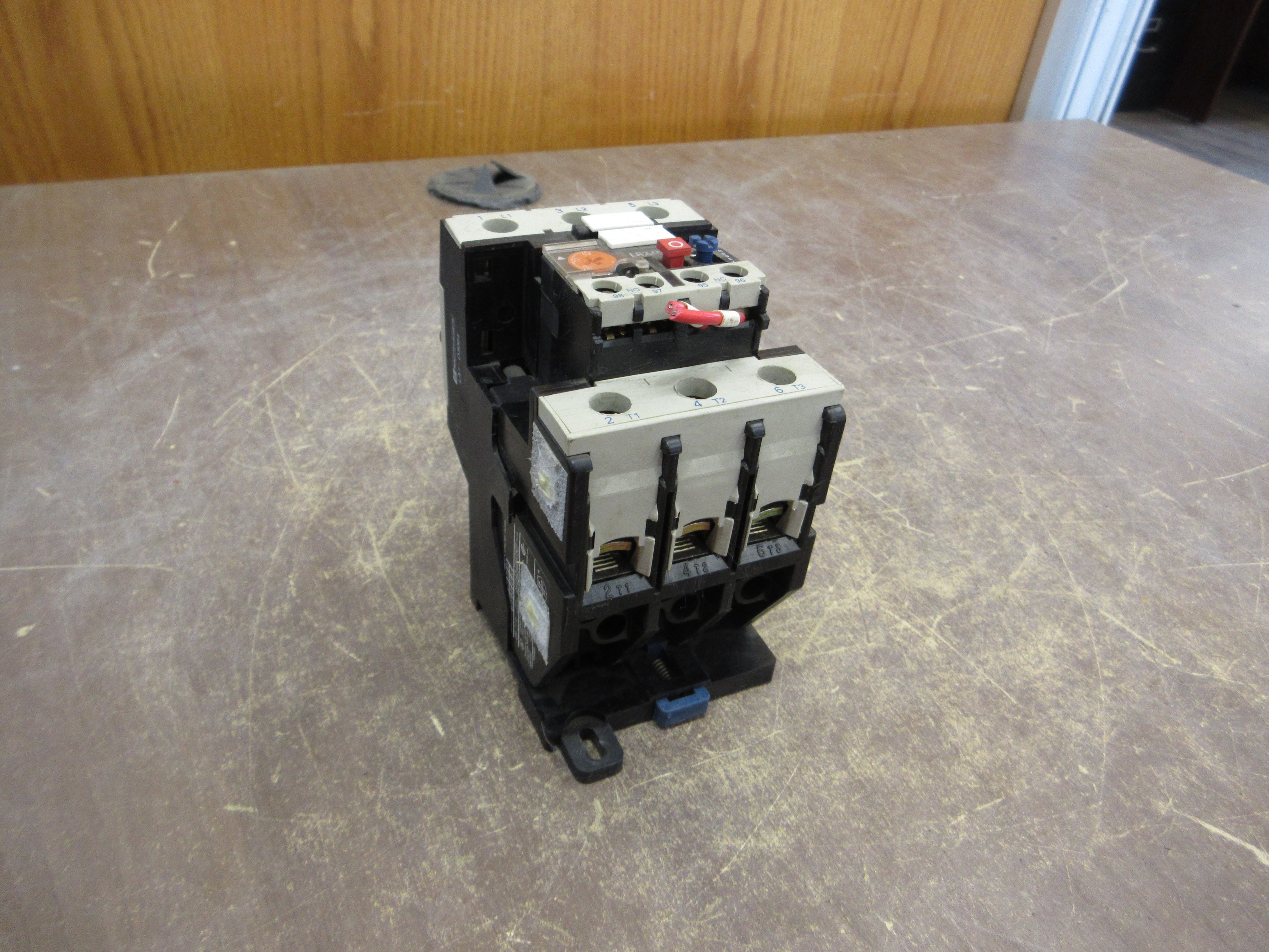 Telemecanique Solid State Overload LR2 D35 Trip: 63-80A w/ DIN-Rail Adapter Used