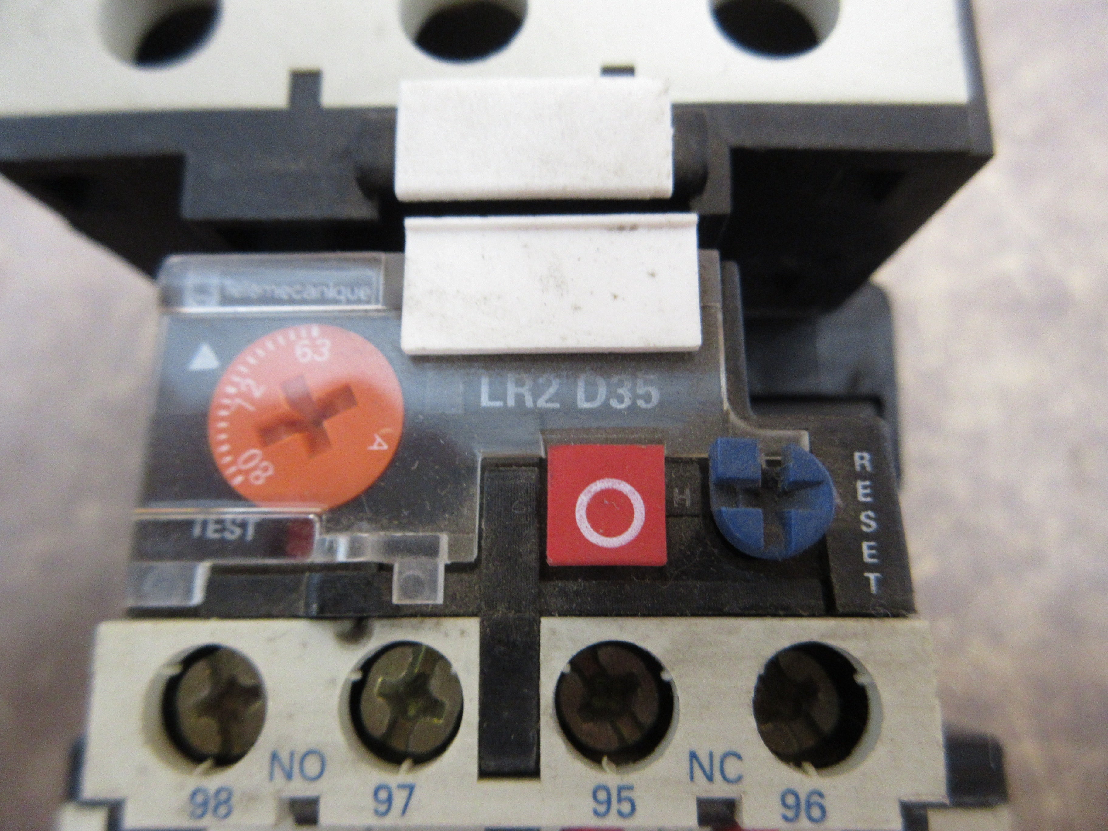 Telemecanique Solid State Overload LR2 D35 Trip: 63-80A w/ DIN-Rail Adapter Used