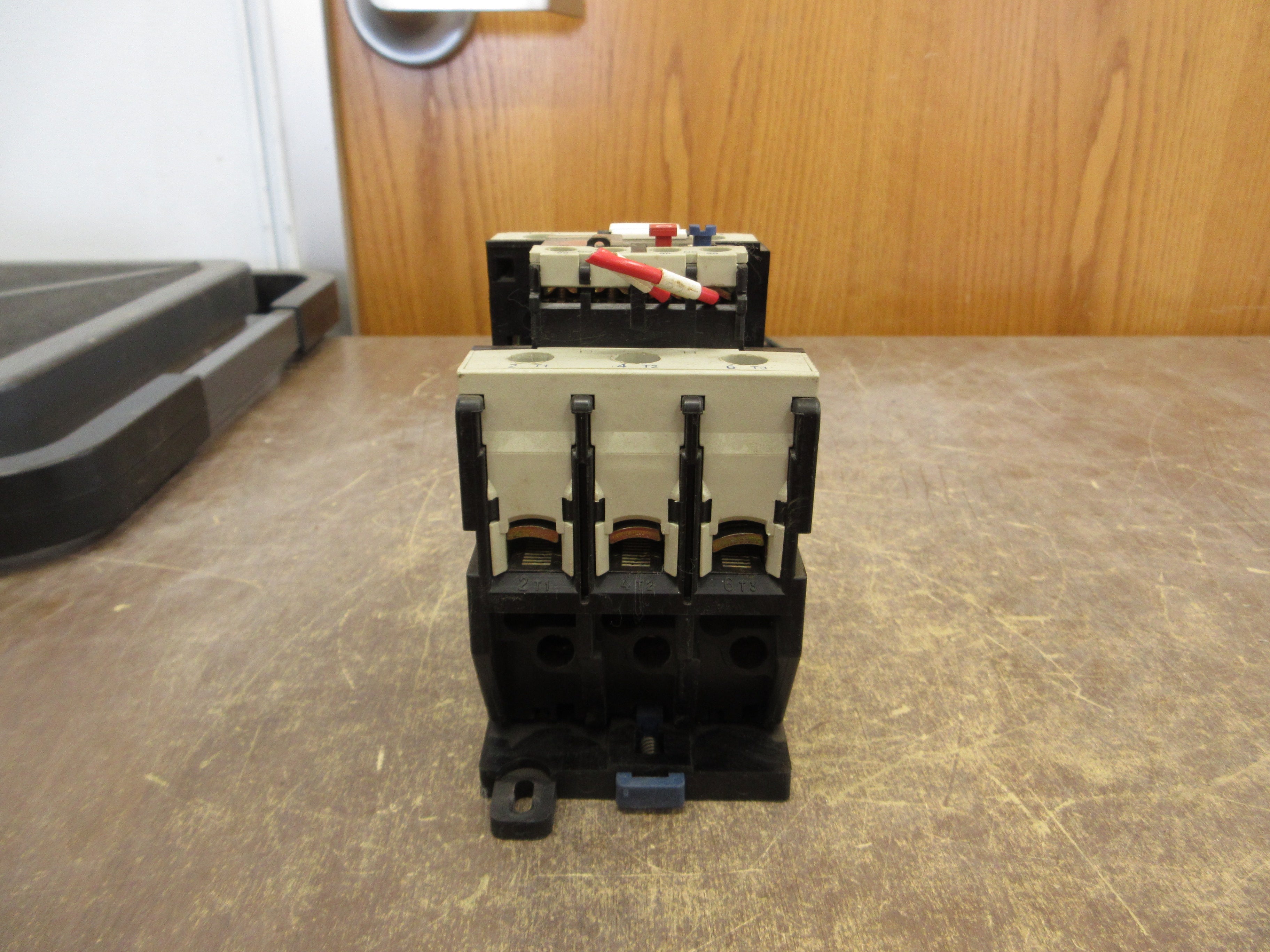 Telemecanique Solid State Overload LR2 D35 Trip: 63-80A w/ DIN-Rail Adapter Used