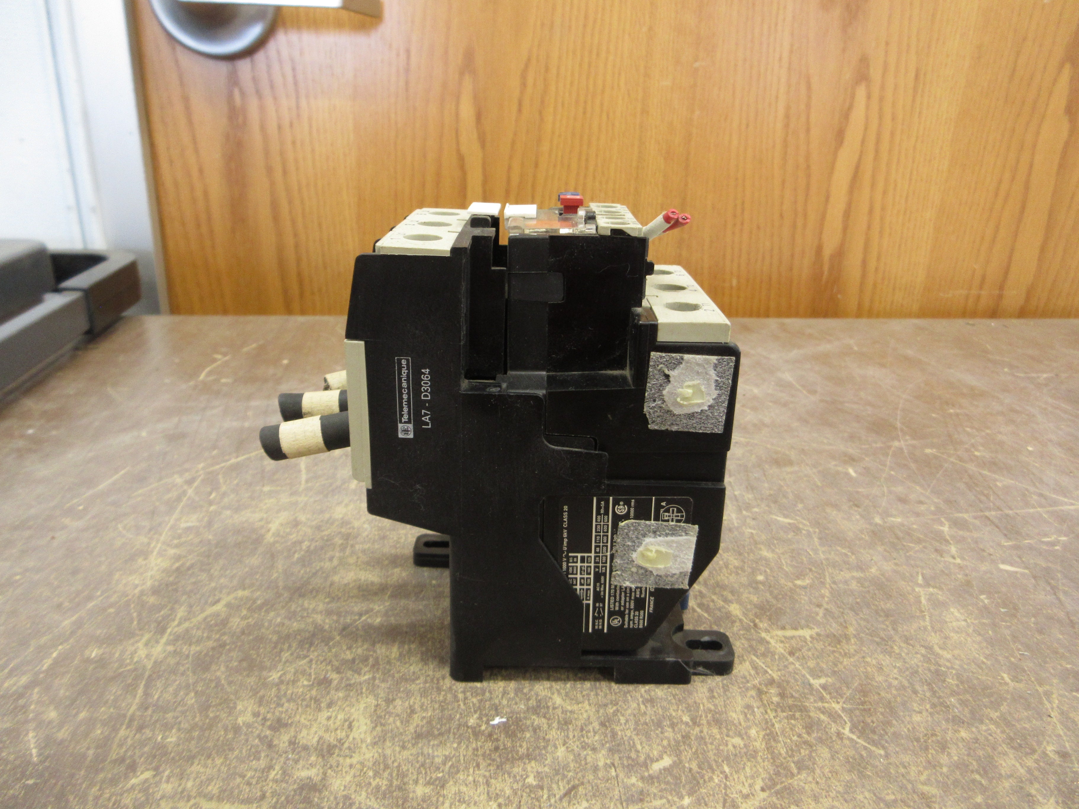 Telemecanique Solid State Overload LR2 D35 Trip: 63-80A w/ DIN-Rail Adapter Used