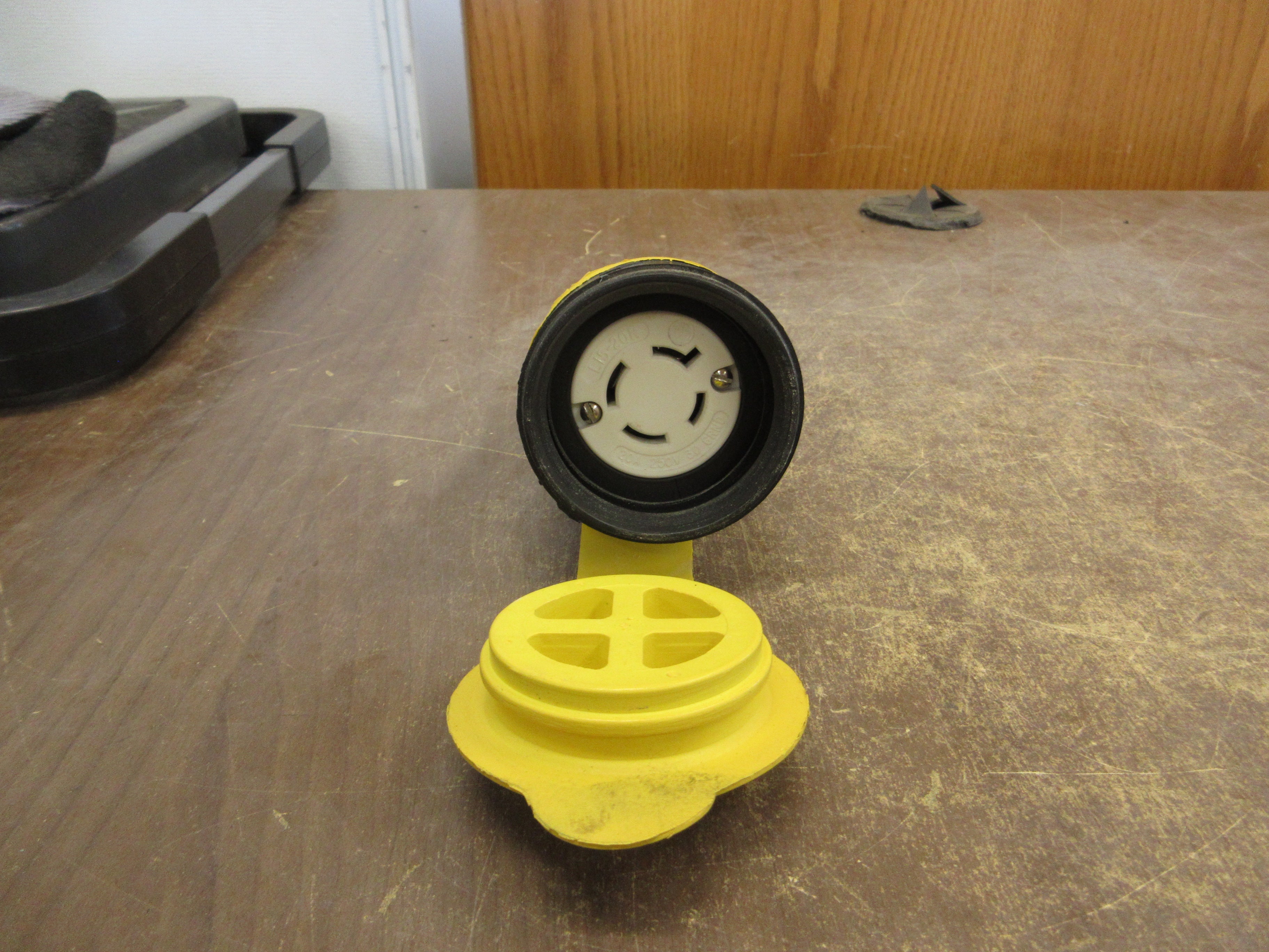 Daniel Woodhead Watertight Connector Nema L15-20R 20A 250V 3Ph Used