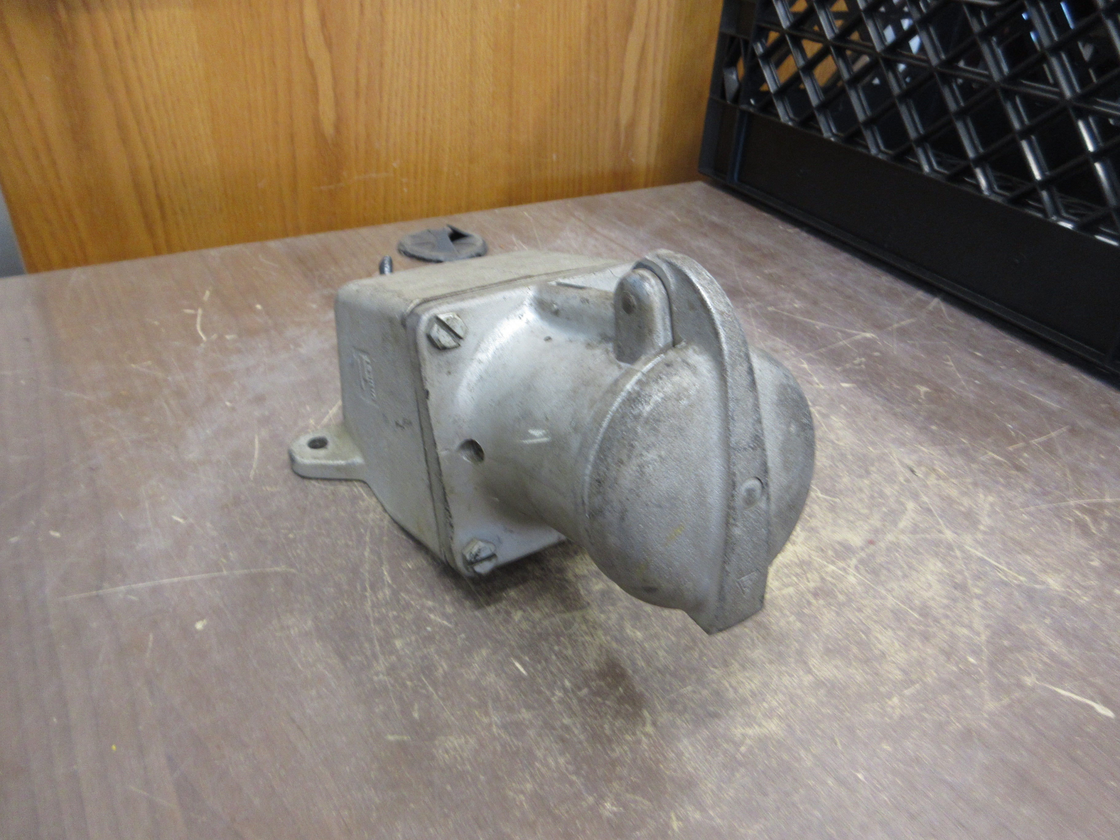 Appleton Receptacle AE-631 60A 600V 3W 3P w/ Base Used