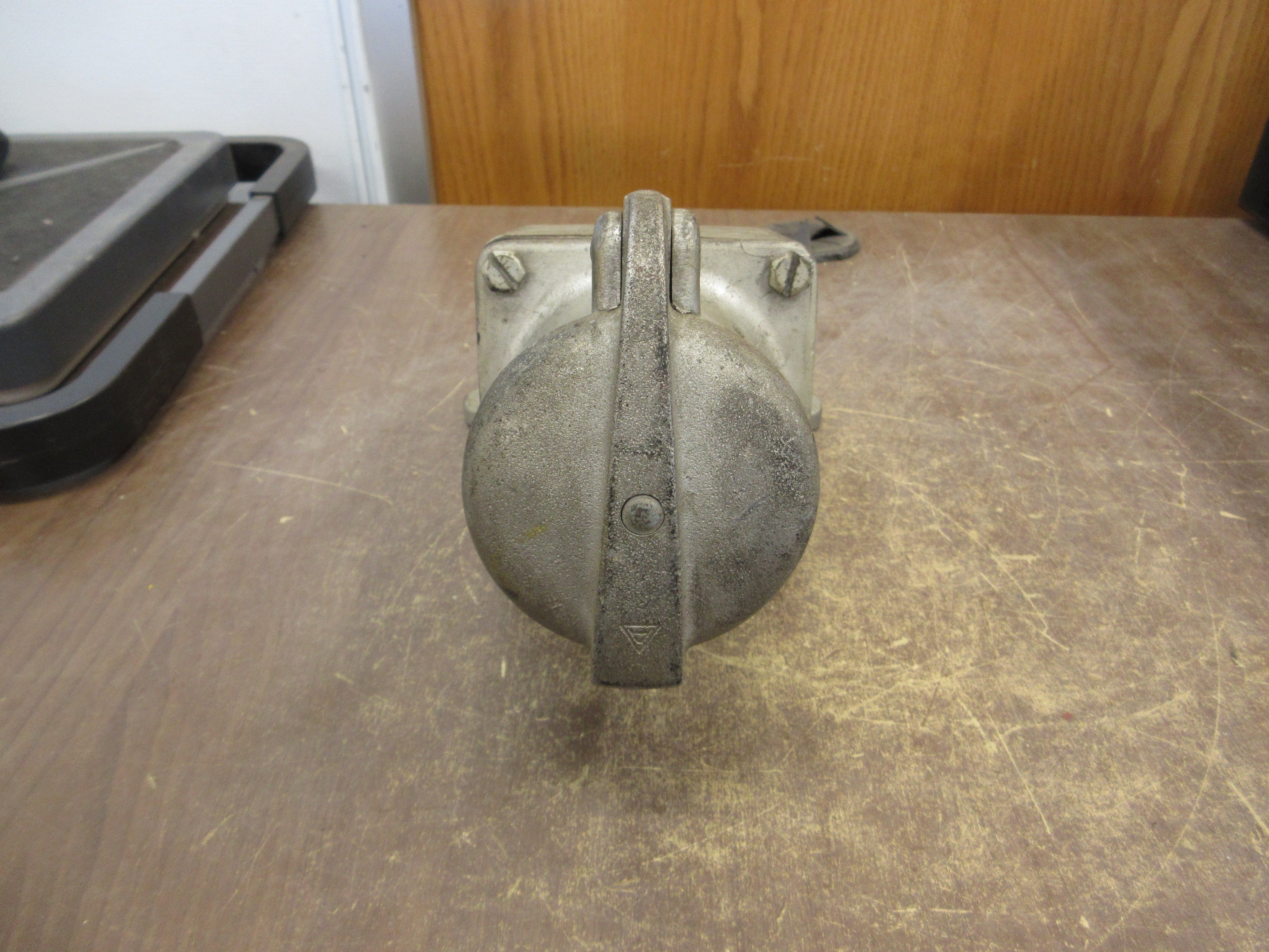 Appleton Receptacle AE-631 60A 600V 3W 3P w/ Base Used