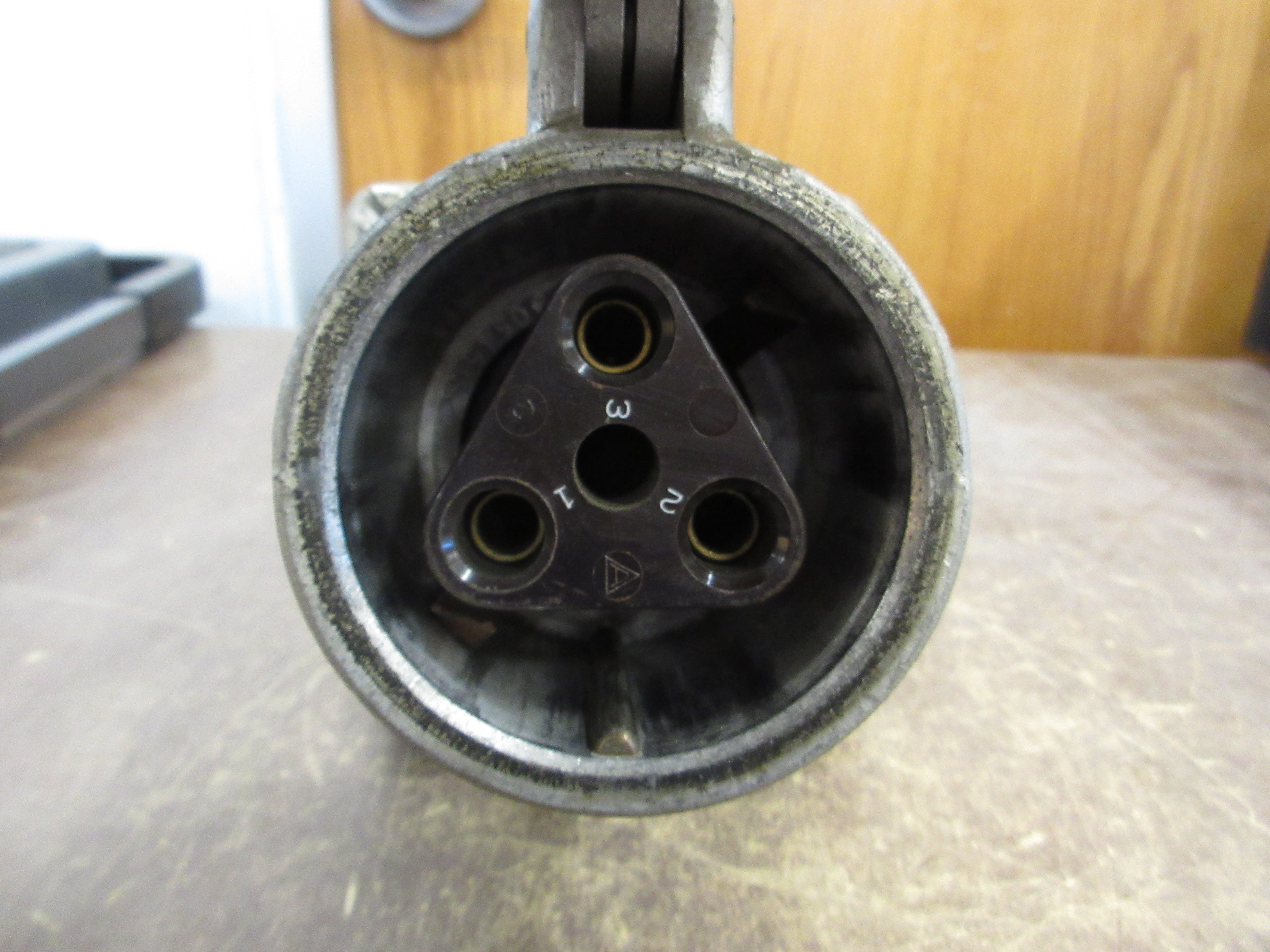Appleton Receptacle AE-631 60A 600V 3W 3P w/ Base Used