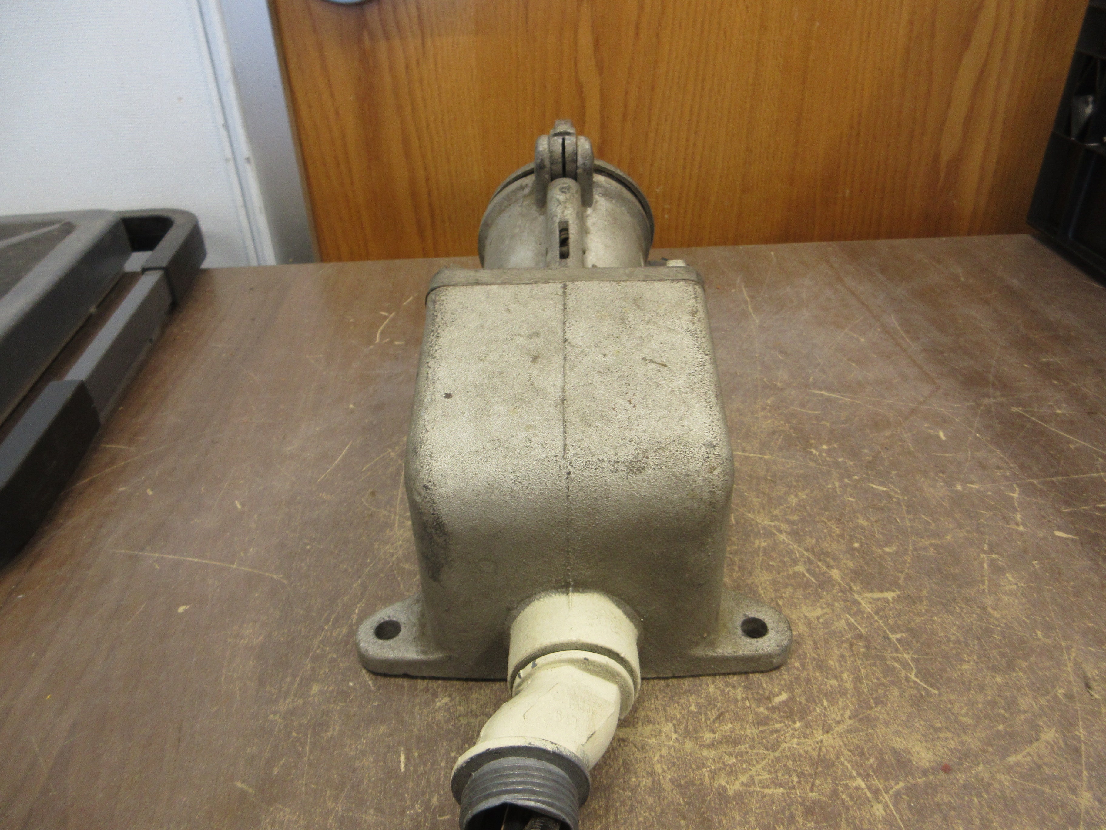 Appleton Receptacle AE-631 60A 600V 3W 3P w/ Base Used