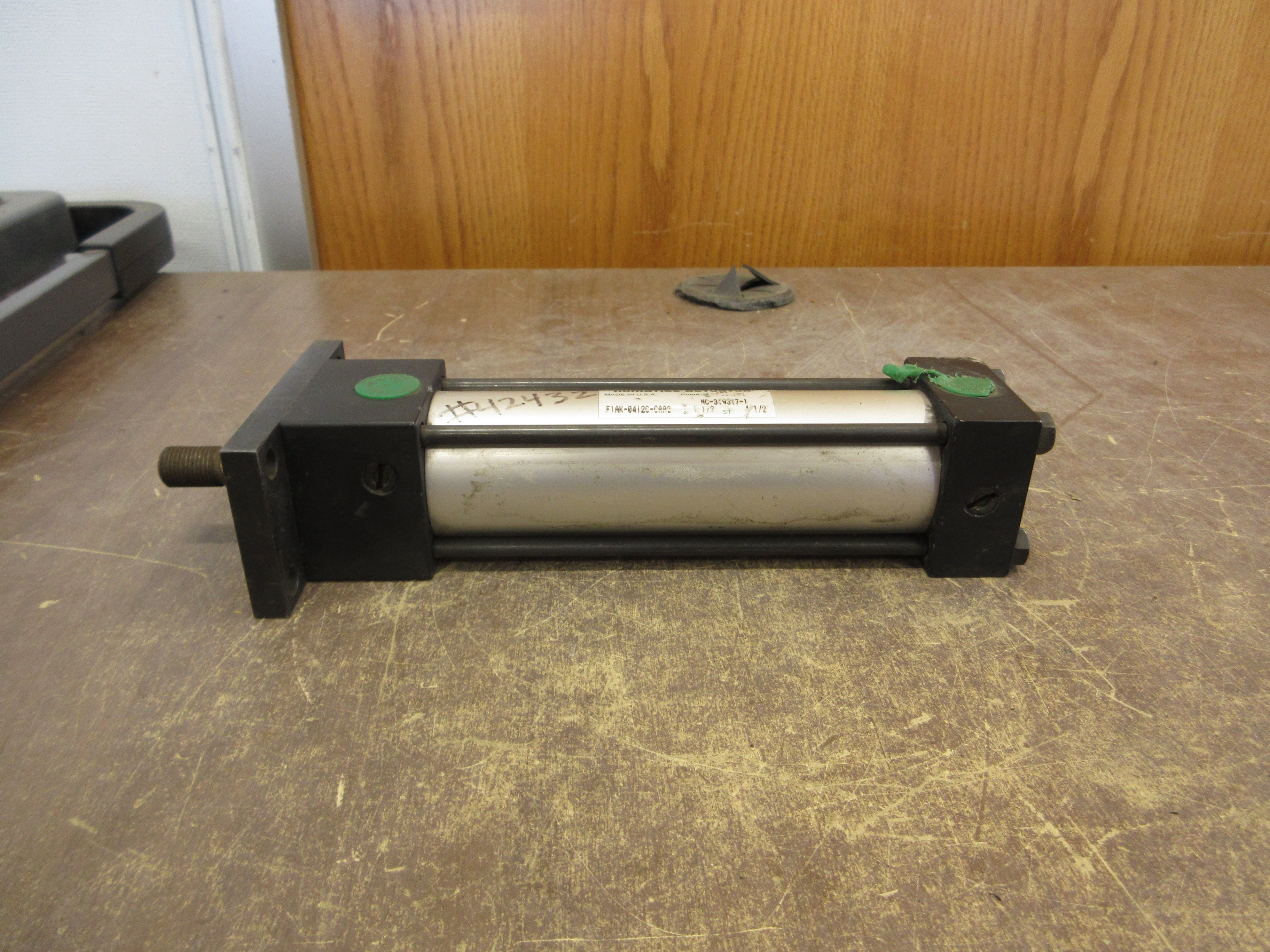 Numatics Actuator F1AK-04I2C-CAA2 250PSI Used
