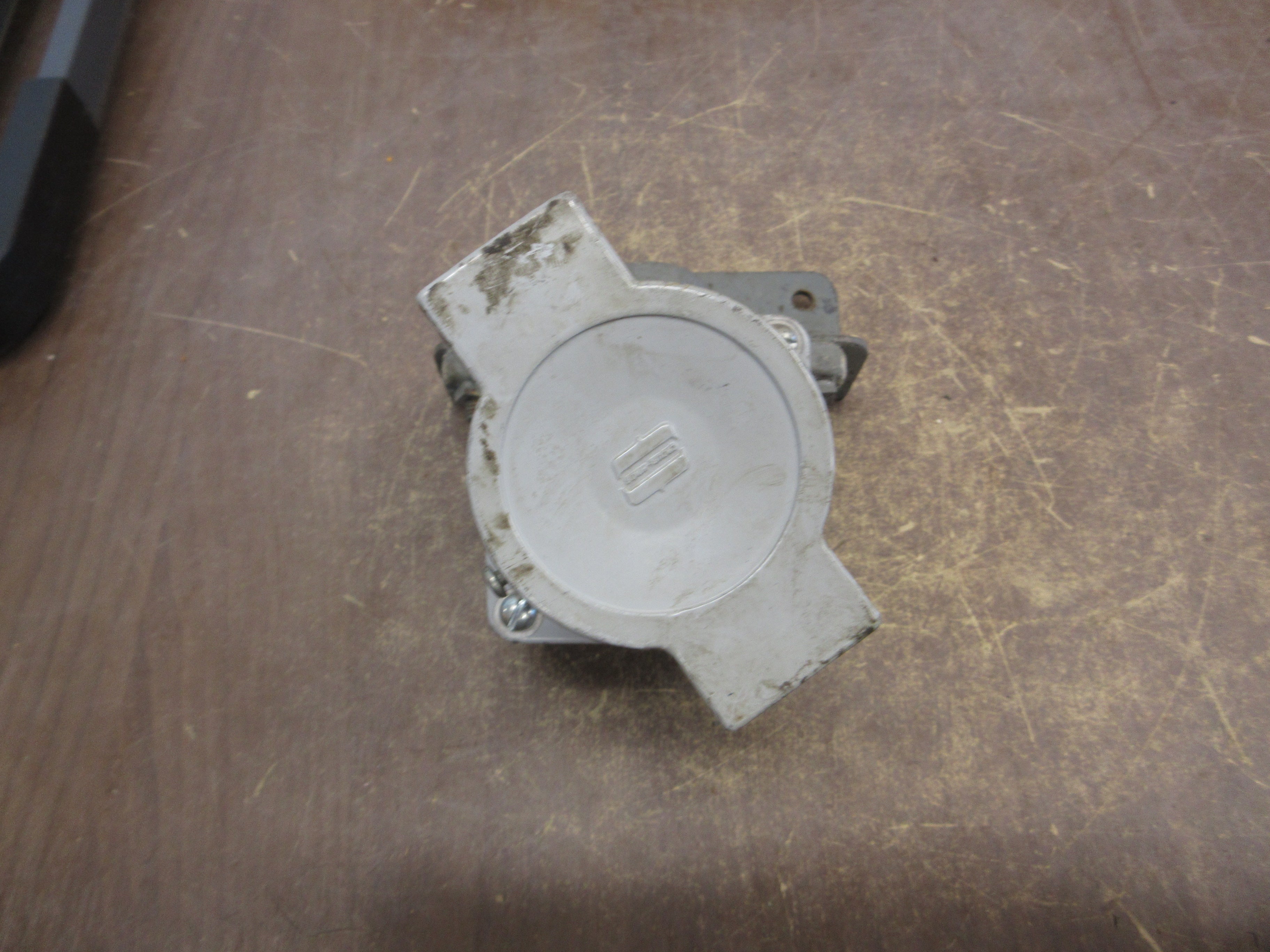 Crouse-Hinds Receptacle AR331 30A 600V 3W 3P *Missing Cover Hinge* Used