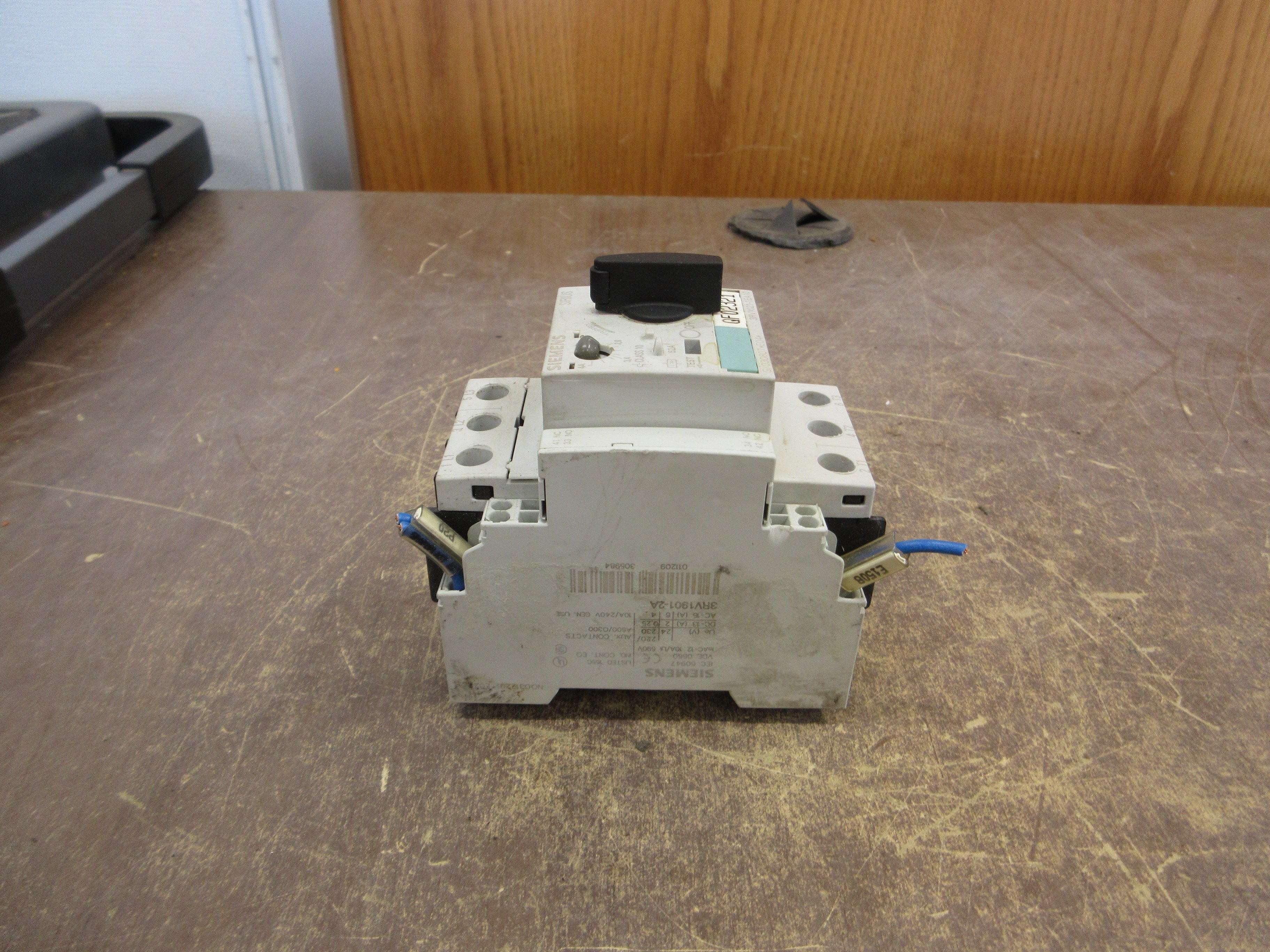 Siemens Motor Protector 3RV1021-1EA10 Trip: 2.8-4A Used