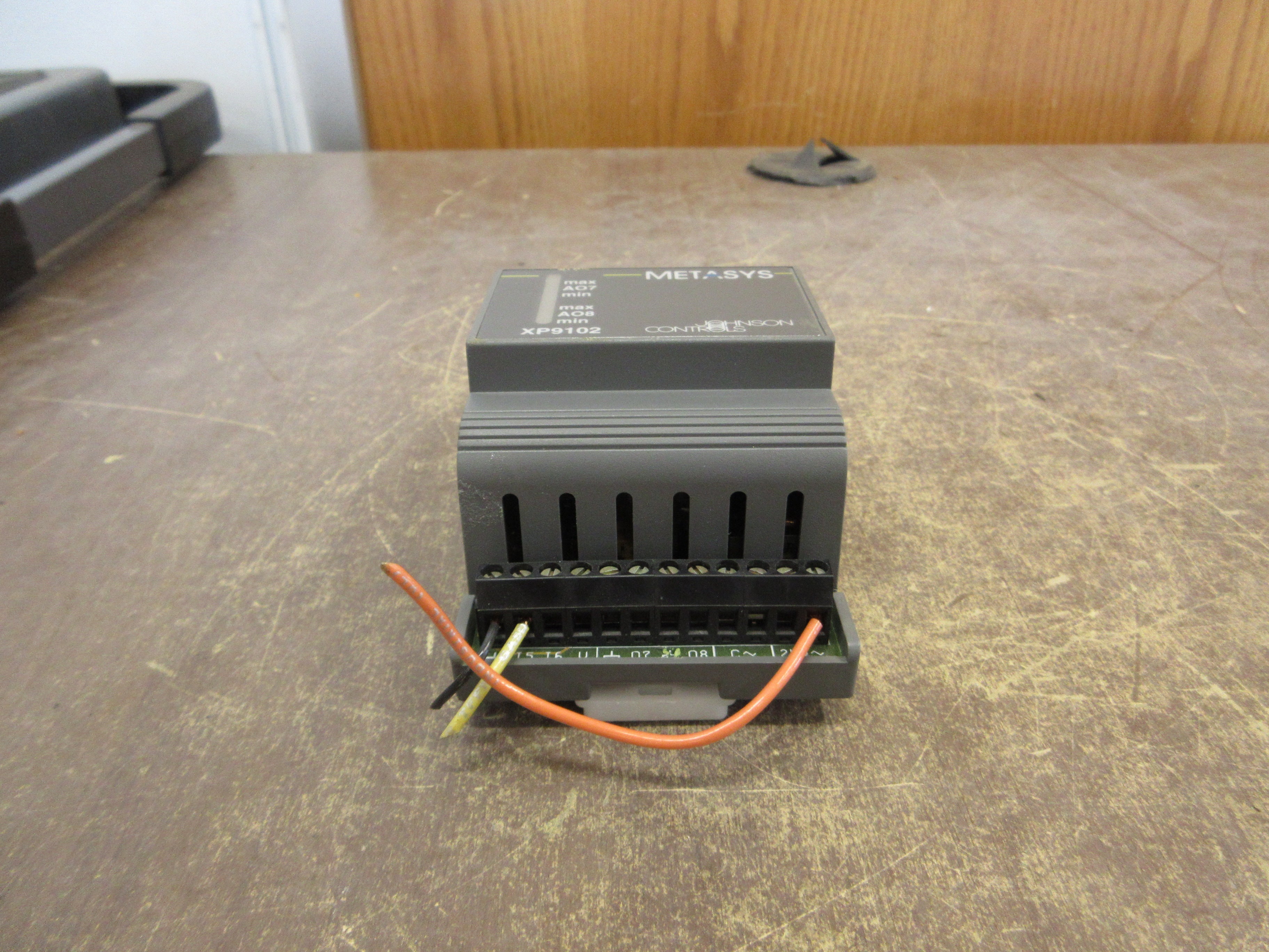 Johnson Controls Metasys Expansion Module XP-9102-8204 (1) Terminal Cover Used