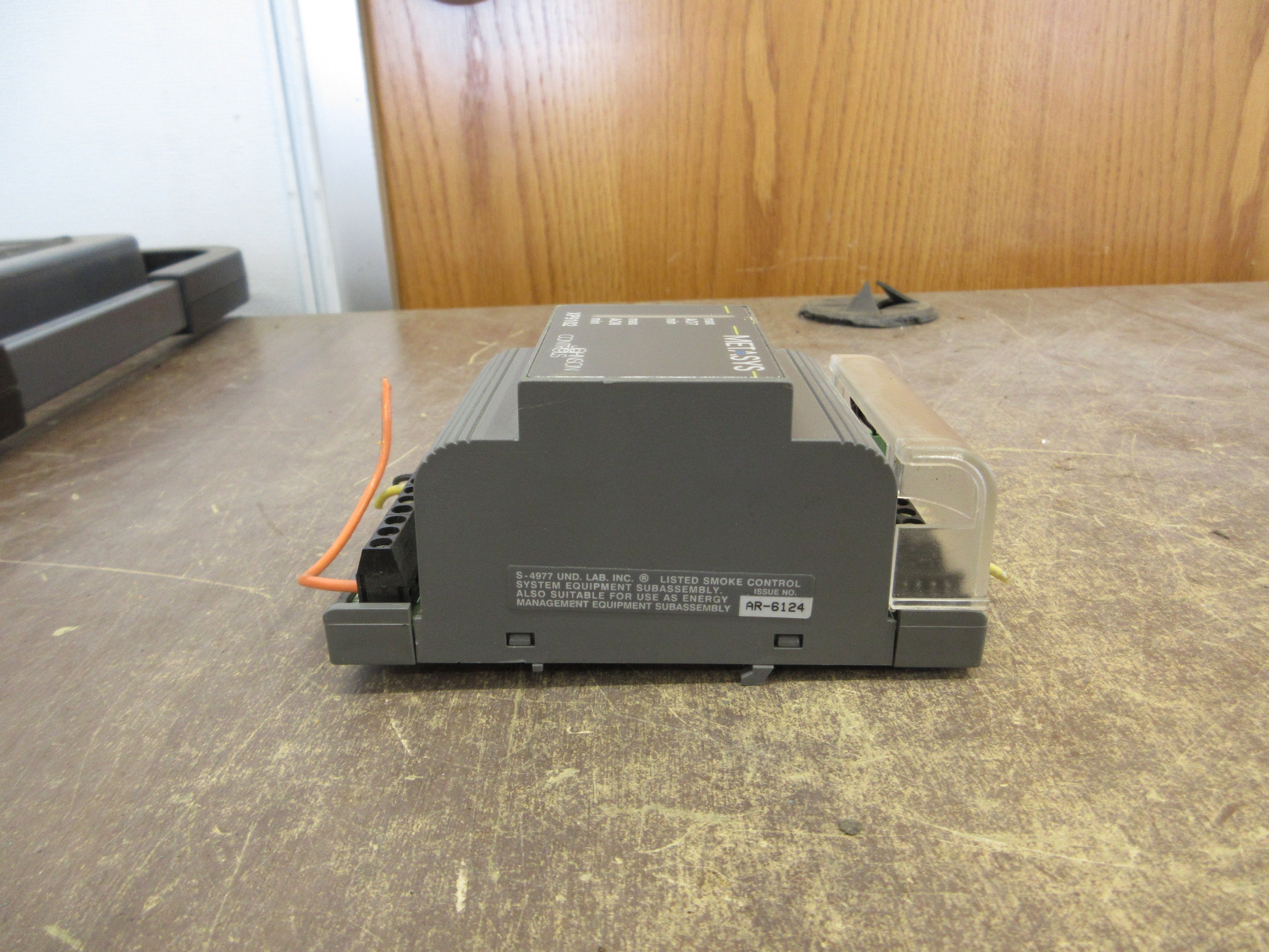 Johnson Controls Metasys Expansion Module XP-9102-8204 (1) Terminal Cover Used