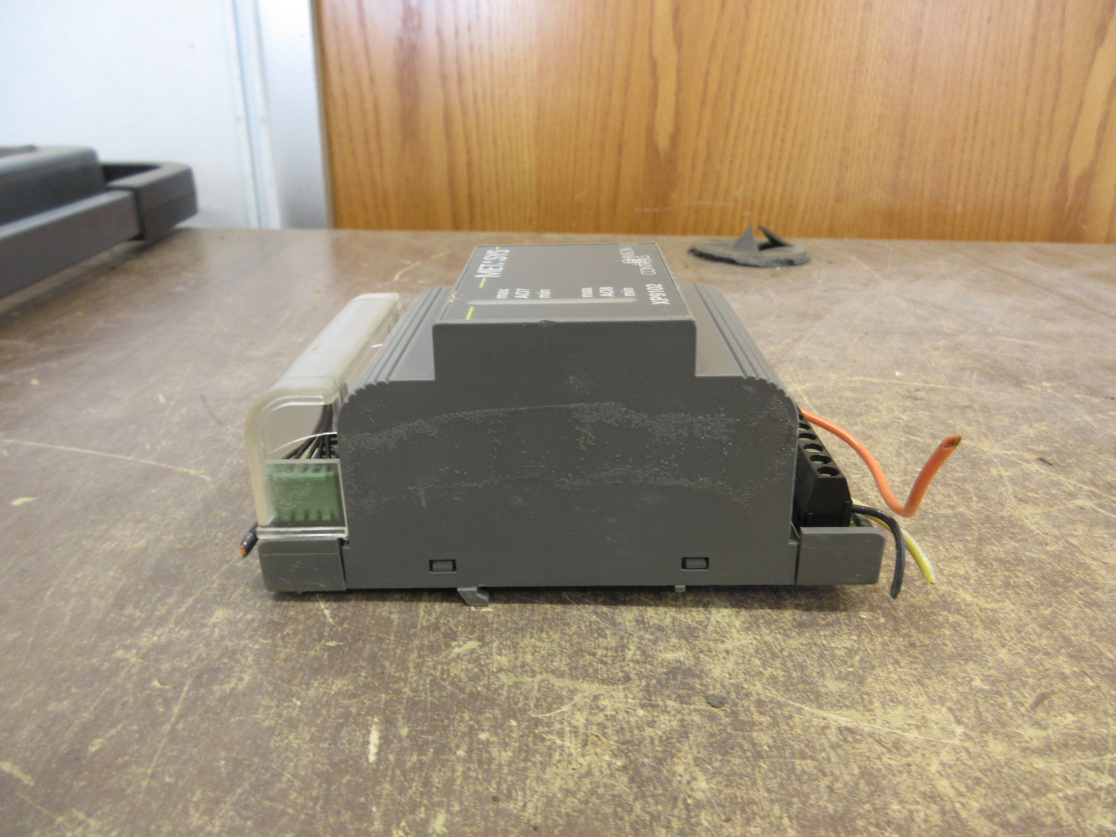 Johnson Controls Metasys Expansion Module XP-9102-8204 (1) Terminal Cover Used