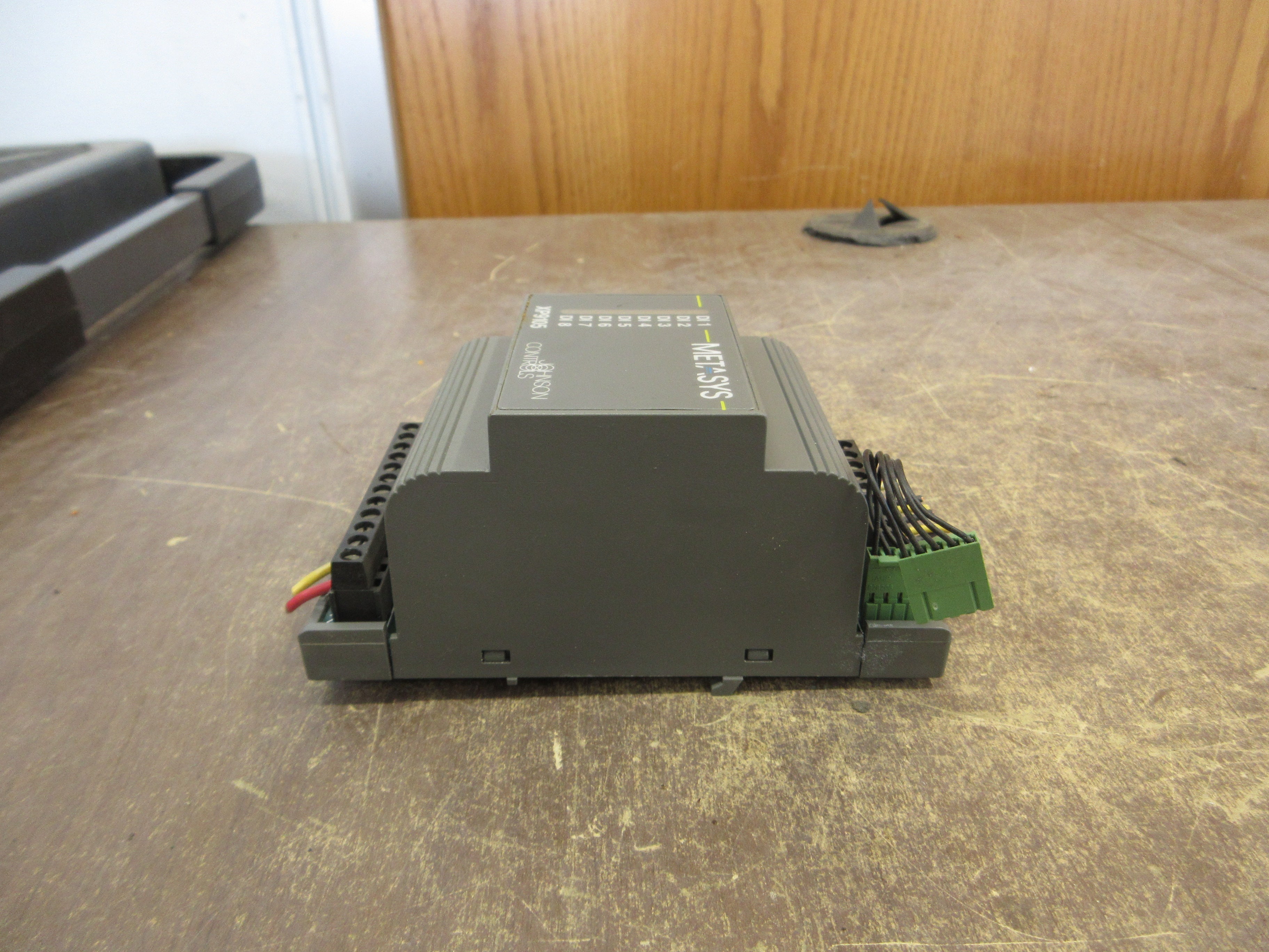 Johnson Controls Metasys Expansion Module XP-9105-8004 *No Terminal Covers* Used