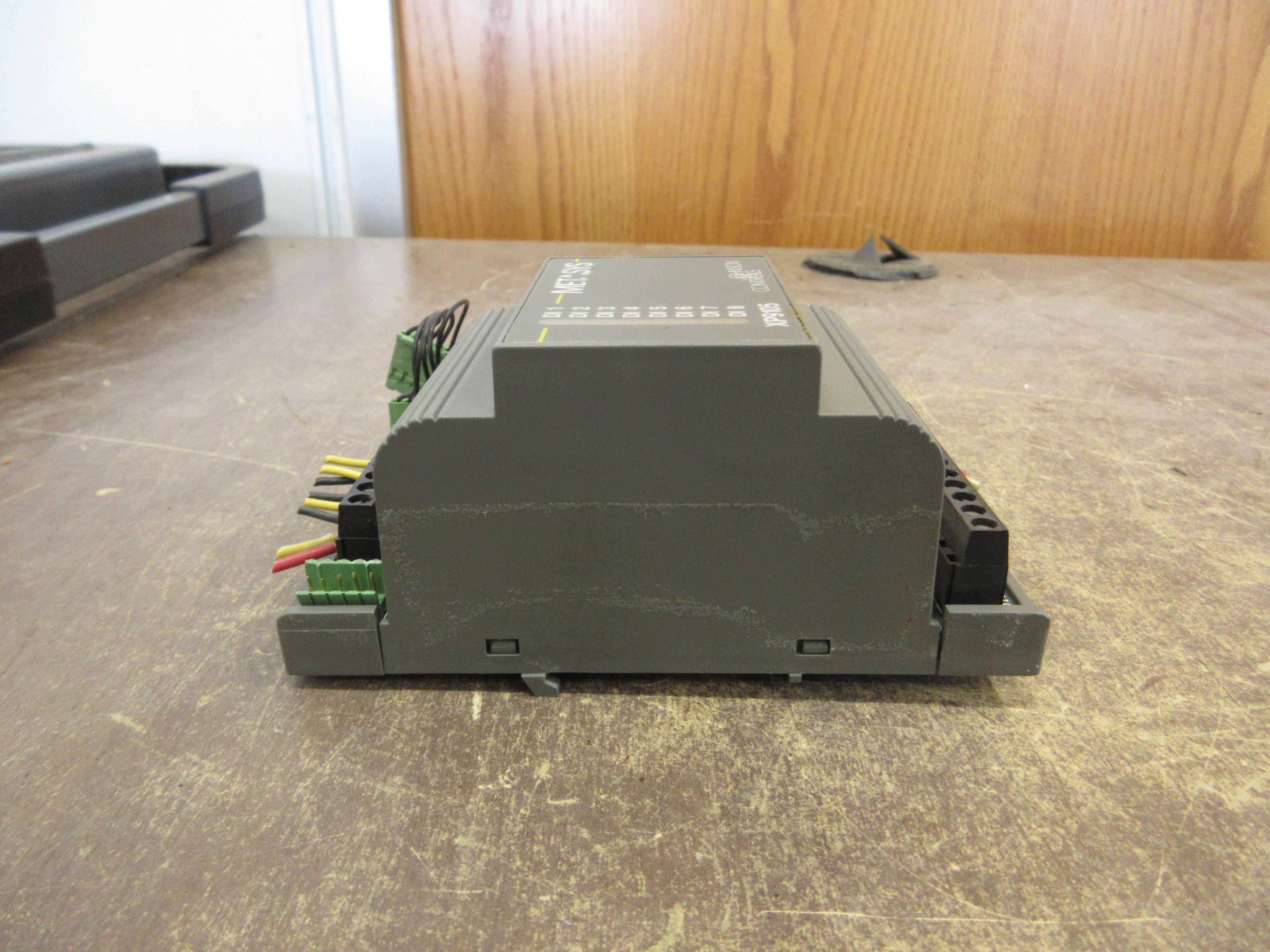 Johnson Controls Metasys Expansion Module XP-9105-8004 *No Terminal Covers* Used