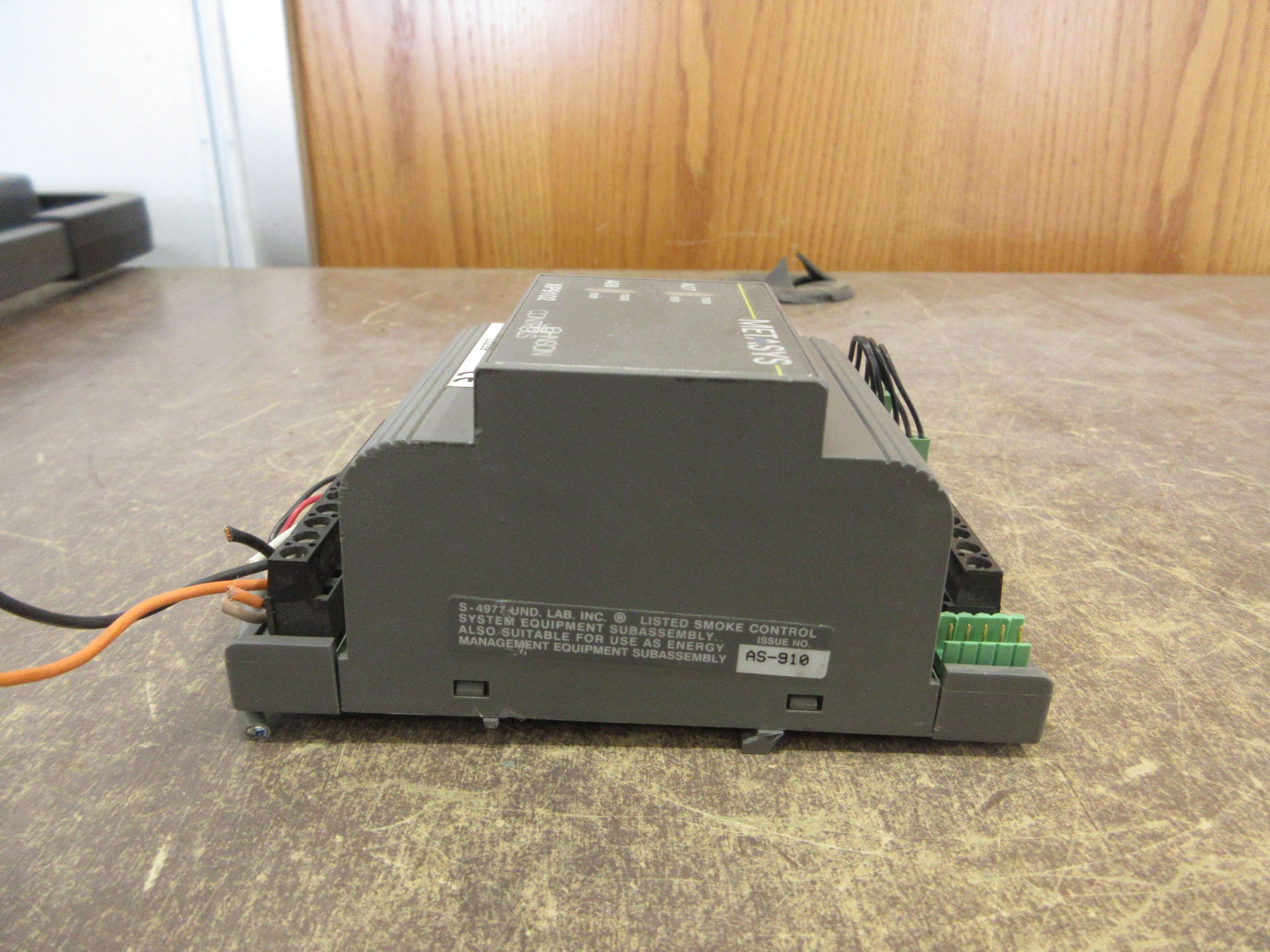 Johnson Controls Metasys Expansion Module XP-9102-8304 *No Terminal Covers* Used