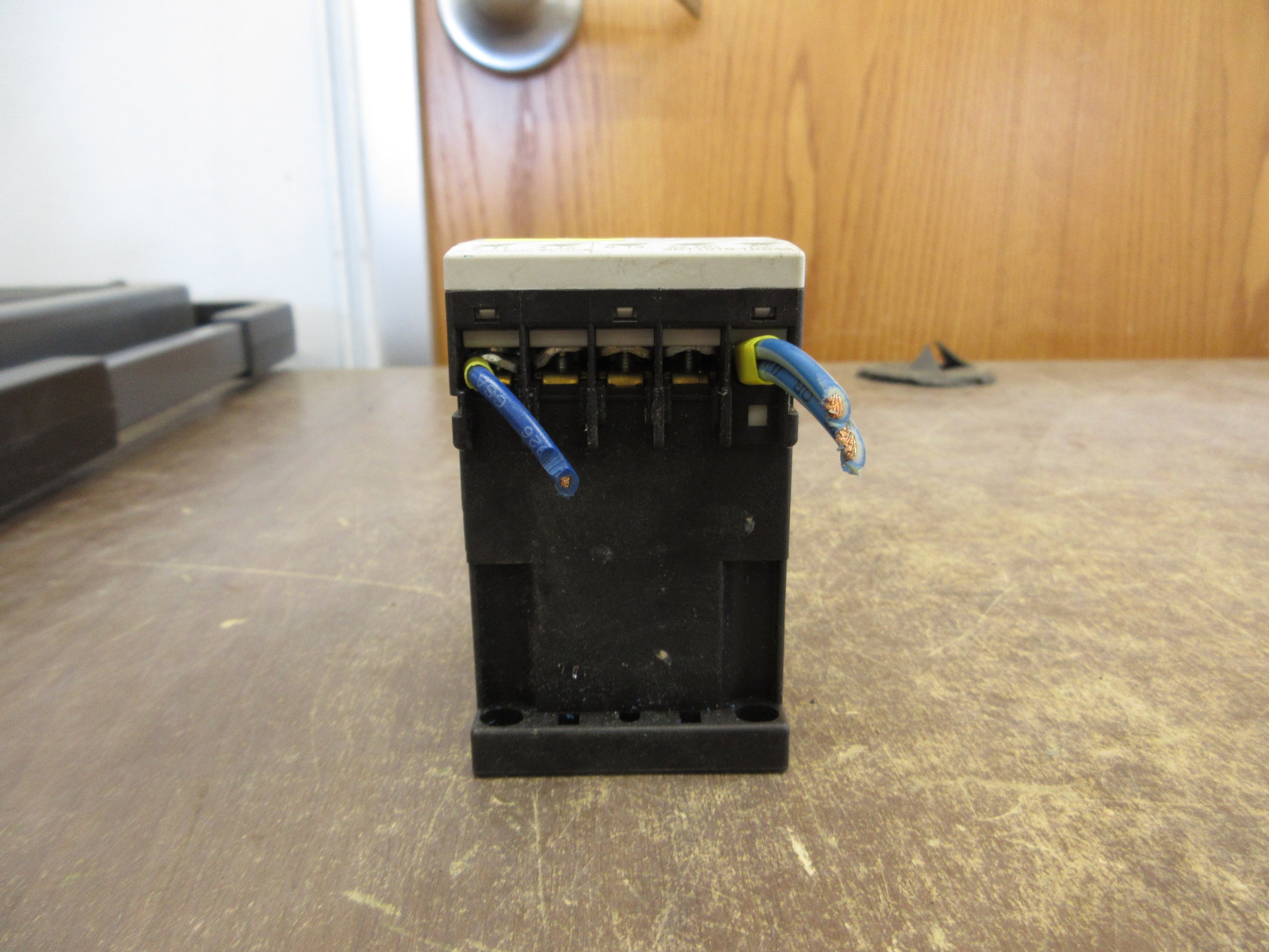 Siemens Sirius Contactor 3RT1016-1BB42 24VDC Coil 20A 600V *Scraped Front* Used