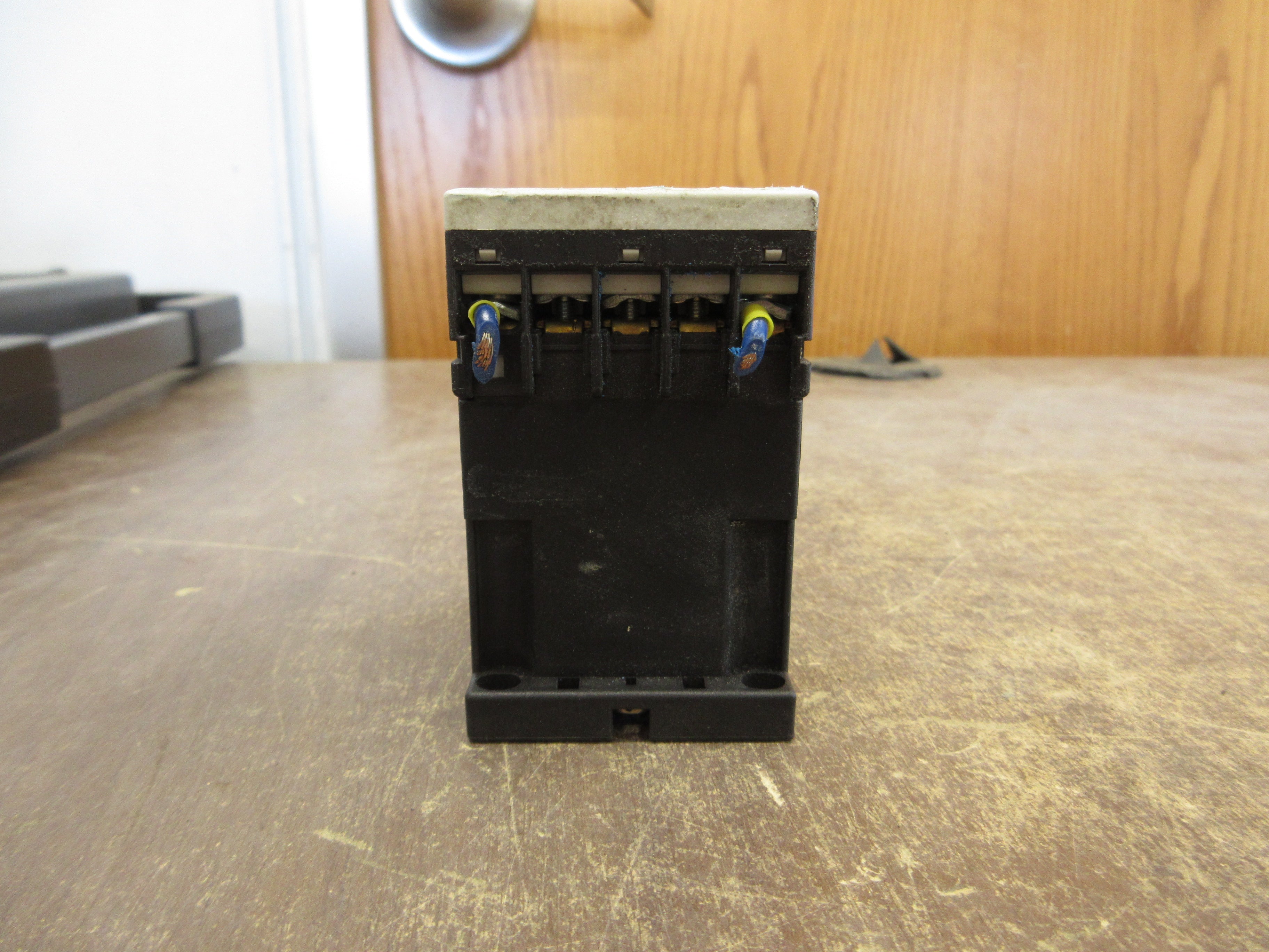 Siemens Sirius Contactor 3RT1016-1BB42 24VDC Coil 20A 600V *Scraped Front* Used