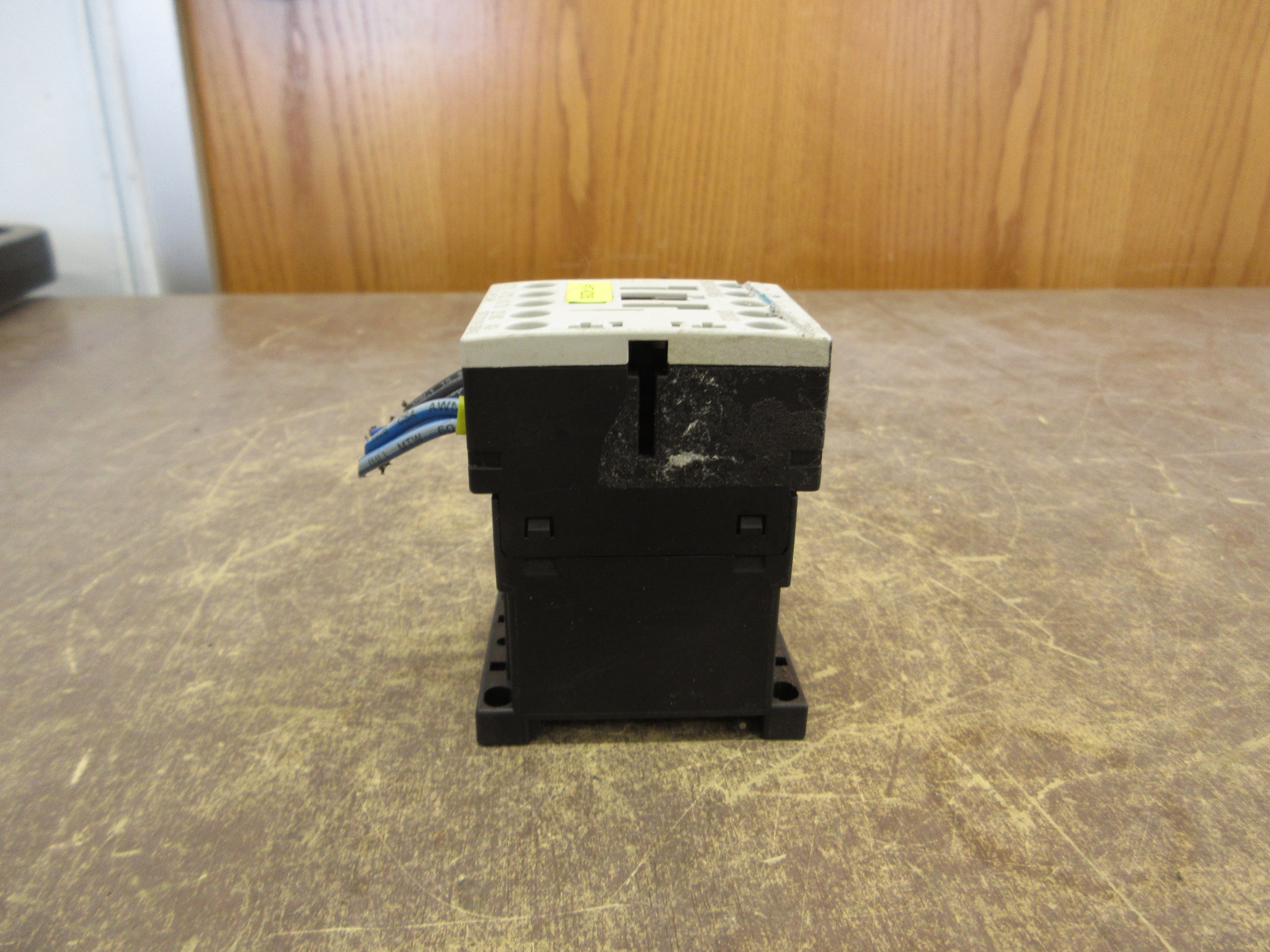 Siemens Sirius Contactor 3RT1016-1BB42 24VDC Coil 20A 600V *Scraped Front* Used
