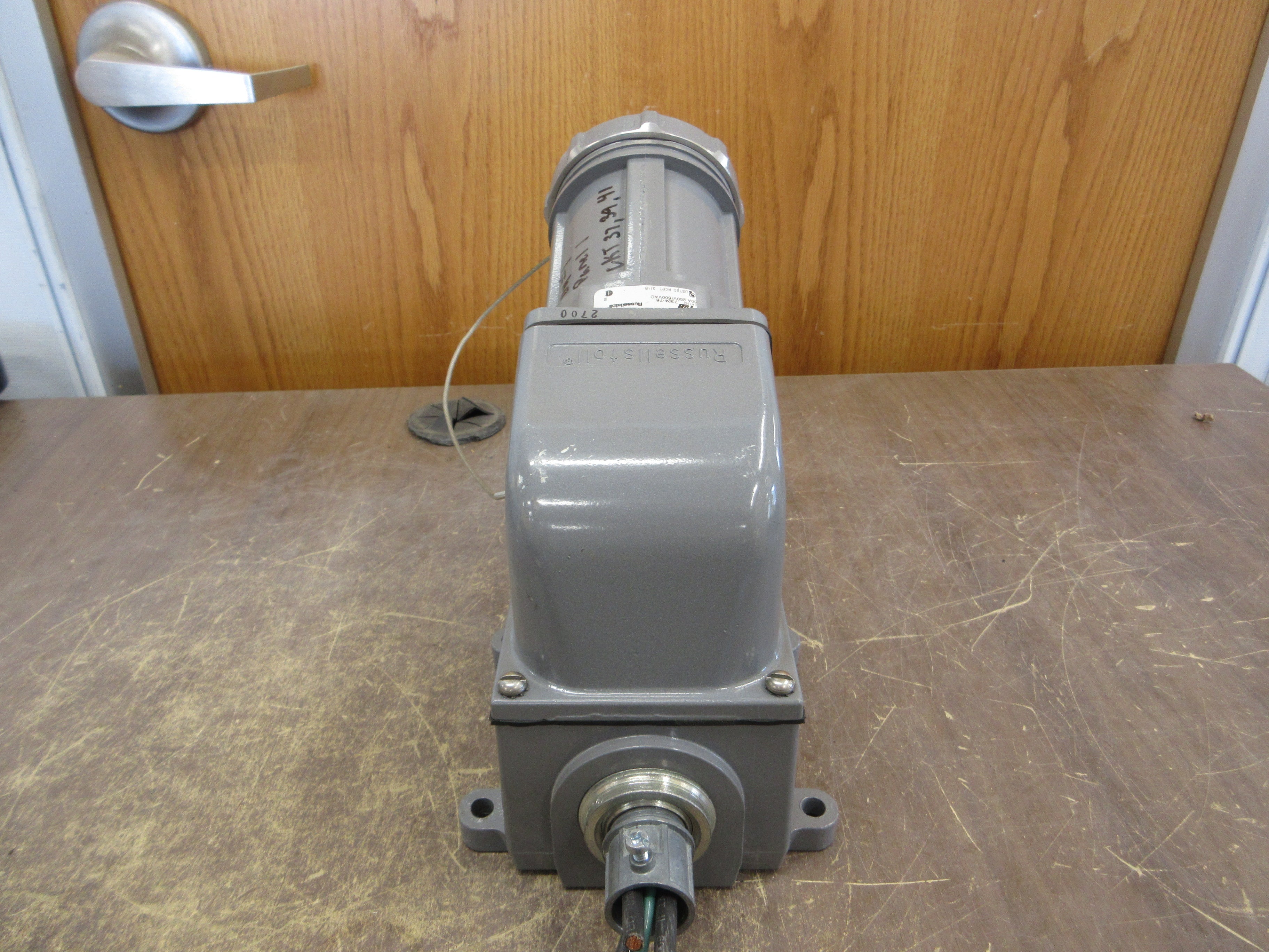 Thomas & Betts Russellstoll Receptacle 7324-78 60A 600V Base Angle Adapter Used
