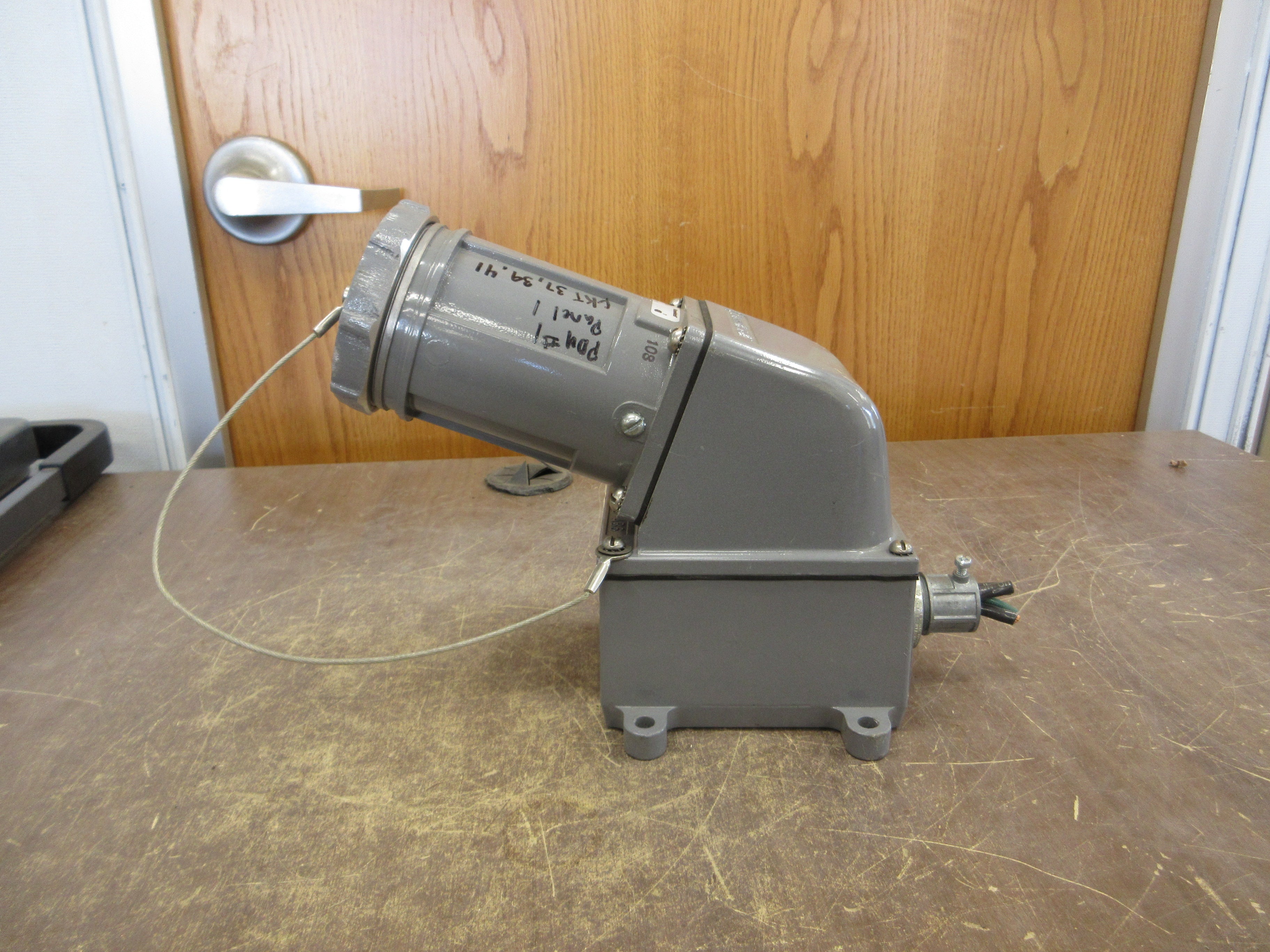 Thomas & Betts Russellstoll Receptacle 7324-78 60A 600V Base Angle Adapter Used