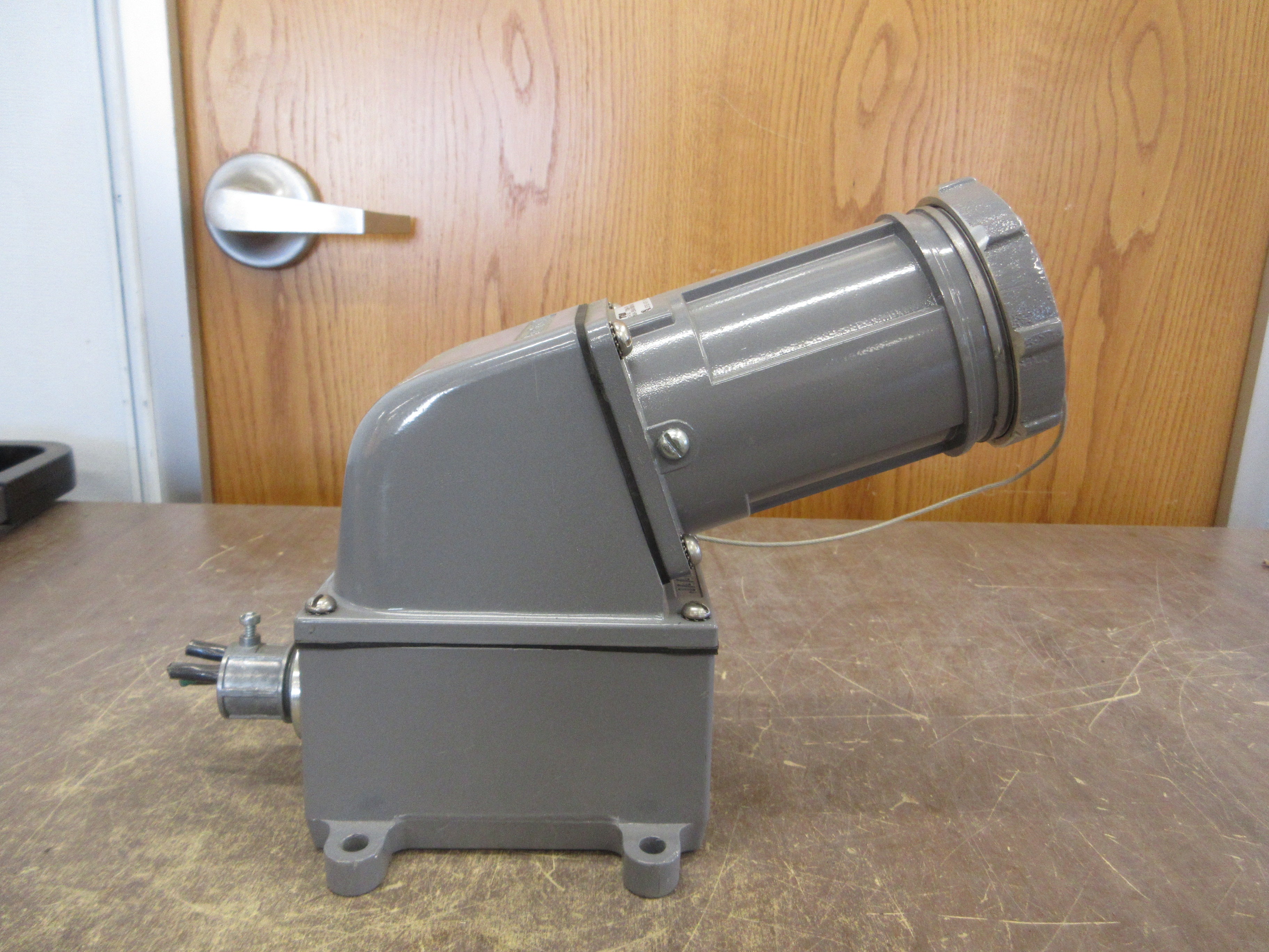 Thomas & Betts Russellstoll Receptacle 7324-78 60A 600V Base Angle Adapter Used