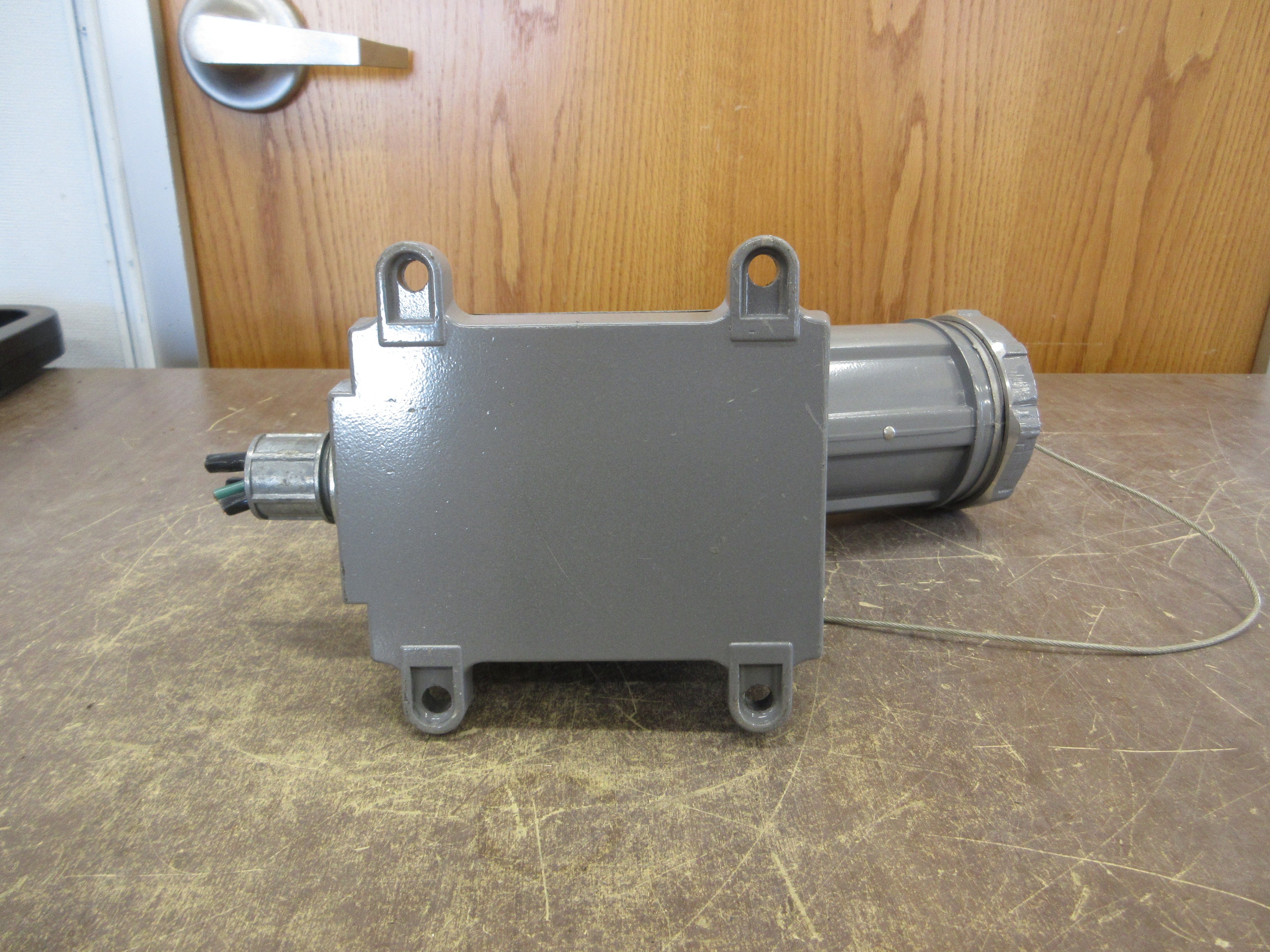 Thomas & Betts Russellstoll Receptacle 7324-78 60A 600V Base Angle Adapter Used