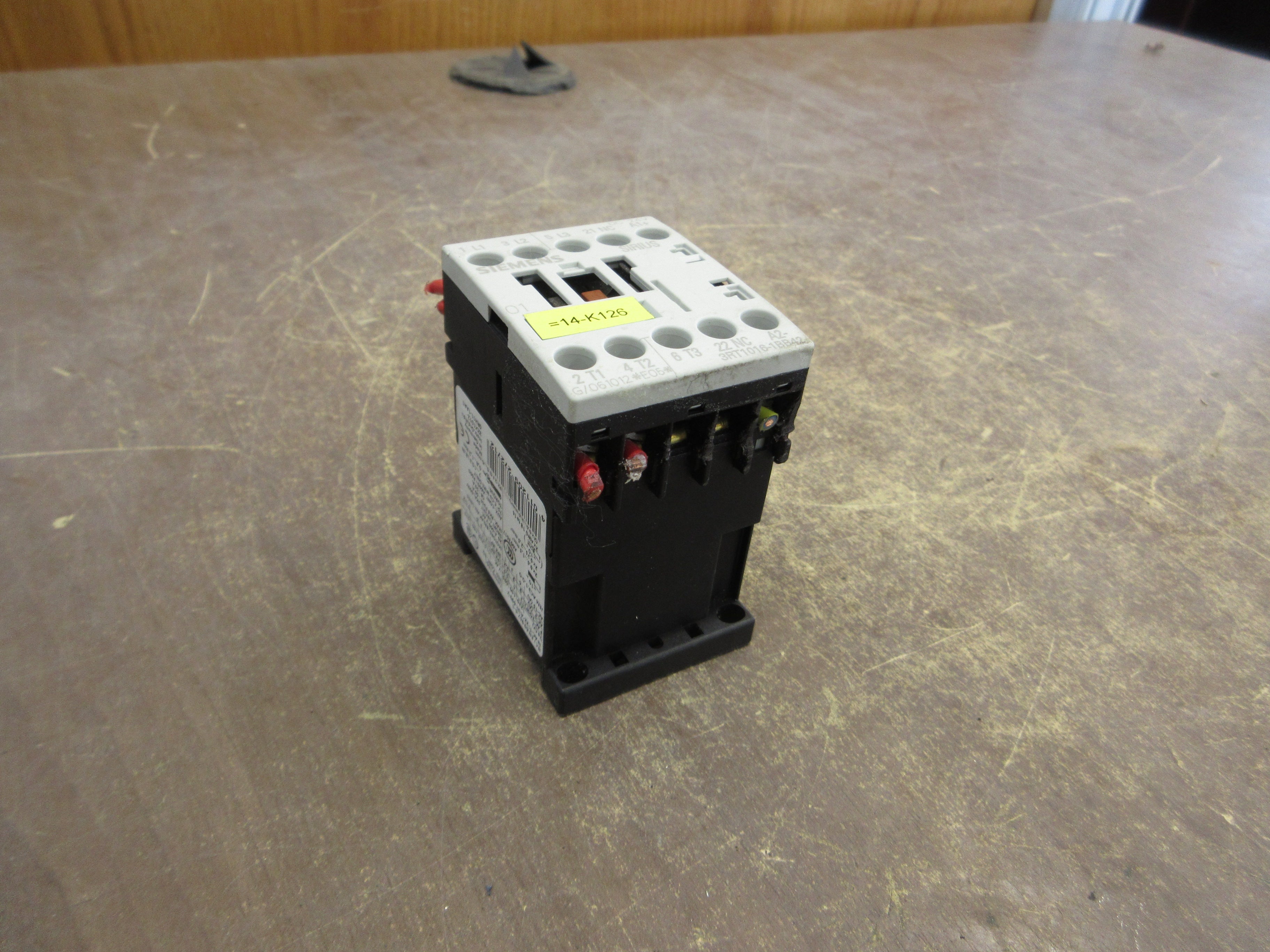 Siemens Sirius Contactor 3RT1016-1BB42 24VDC Coil 20A 600V Used
