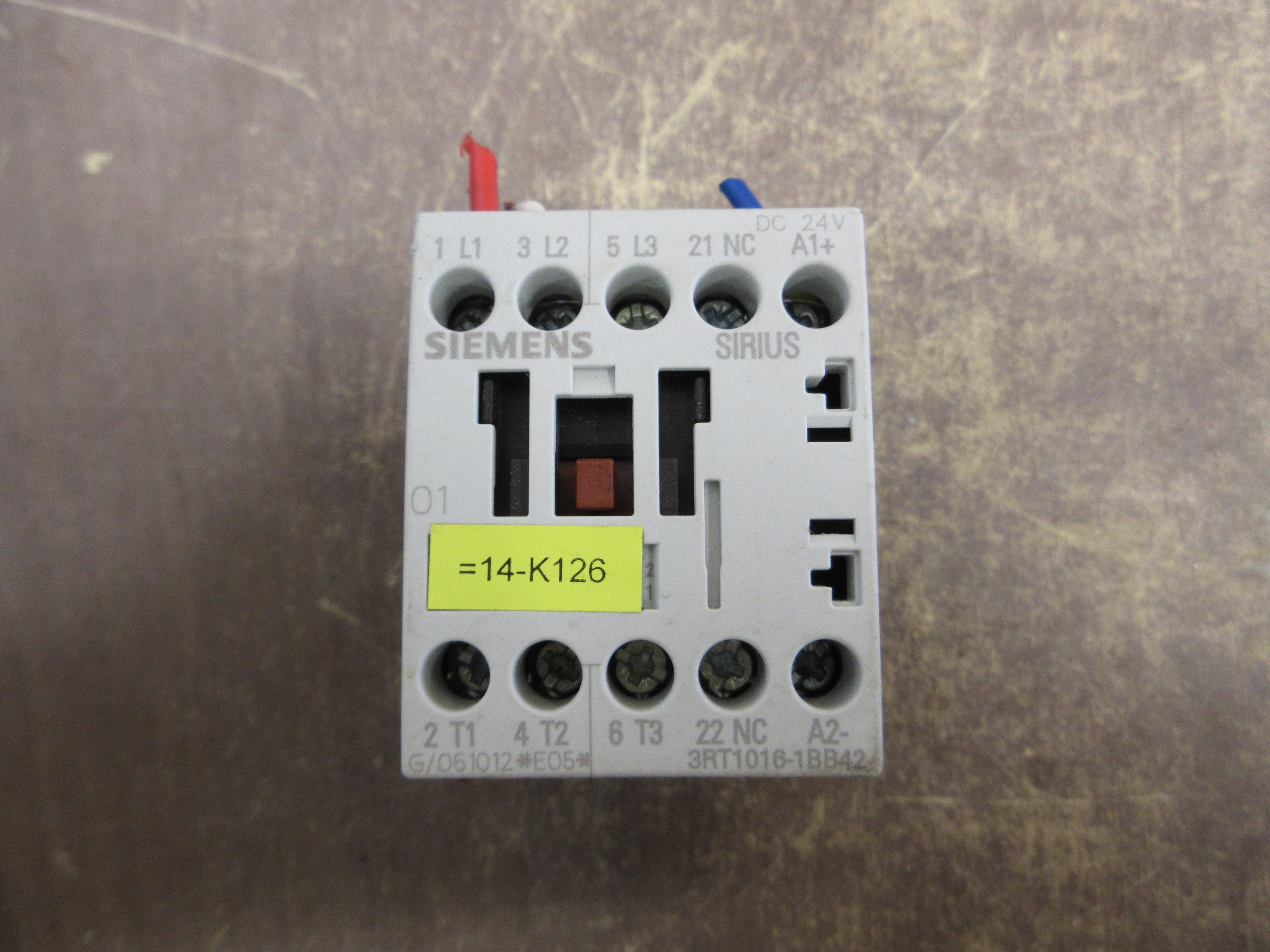 Siemens Sirius Contactor 3RT1016-1BB42 24VDC Coil 20A 600V Used