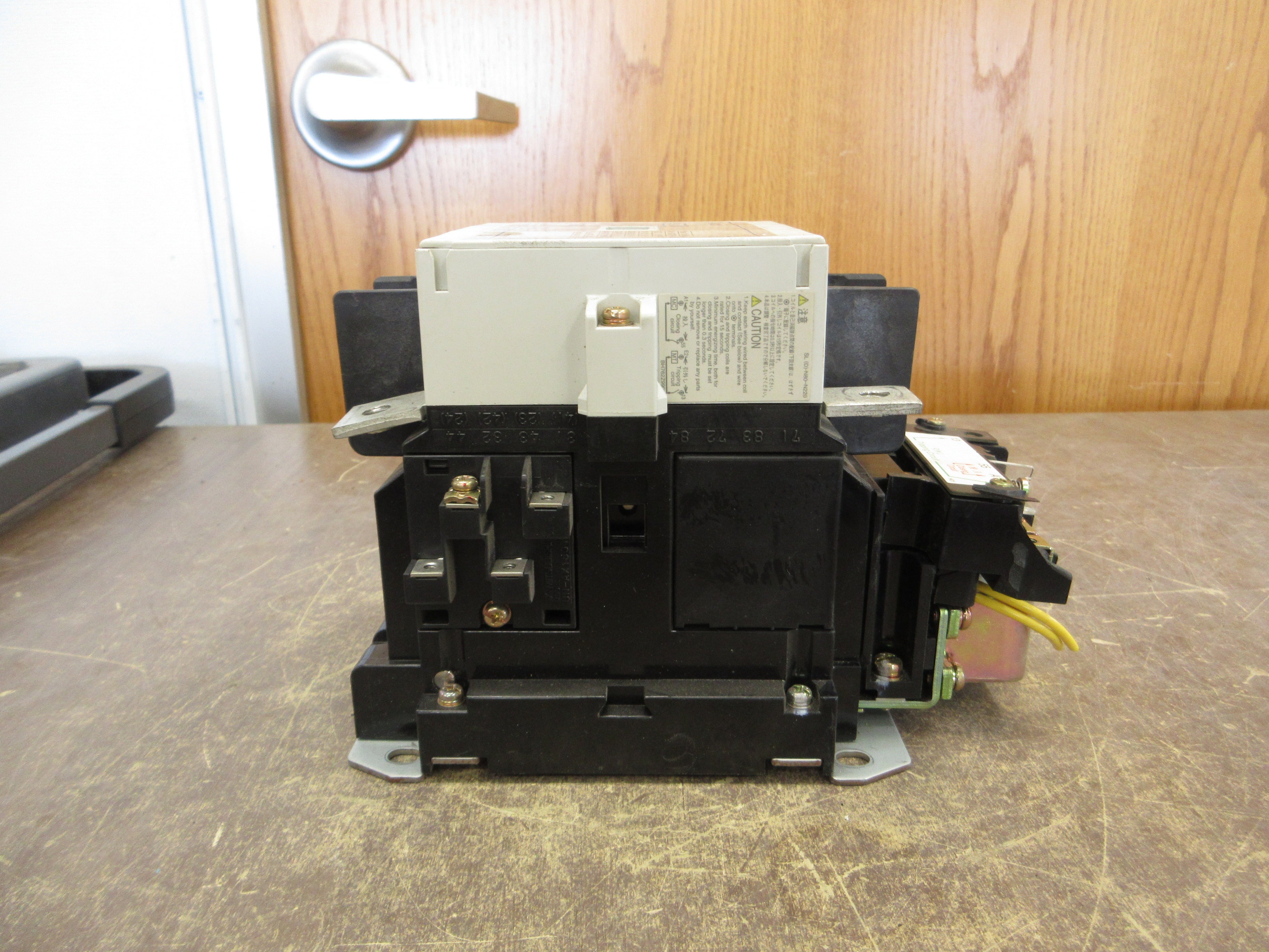Mitsubishi Latch Contactor SL-N150UR 200-240VAC/200-220VDC Coil 150A 600V Used