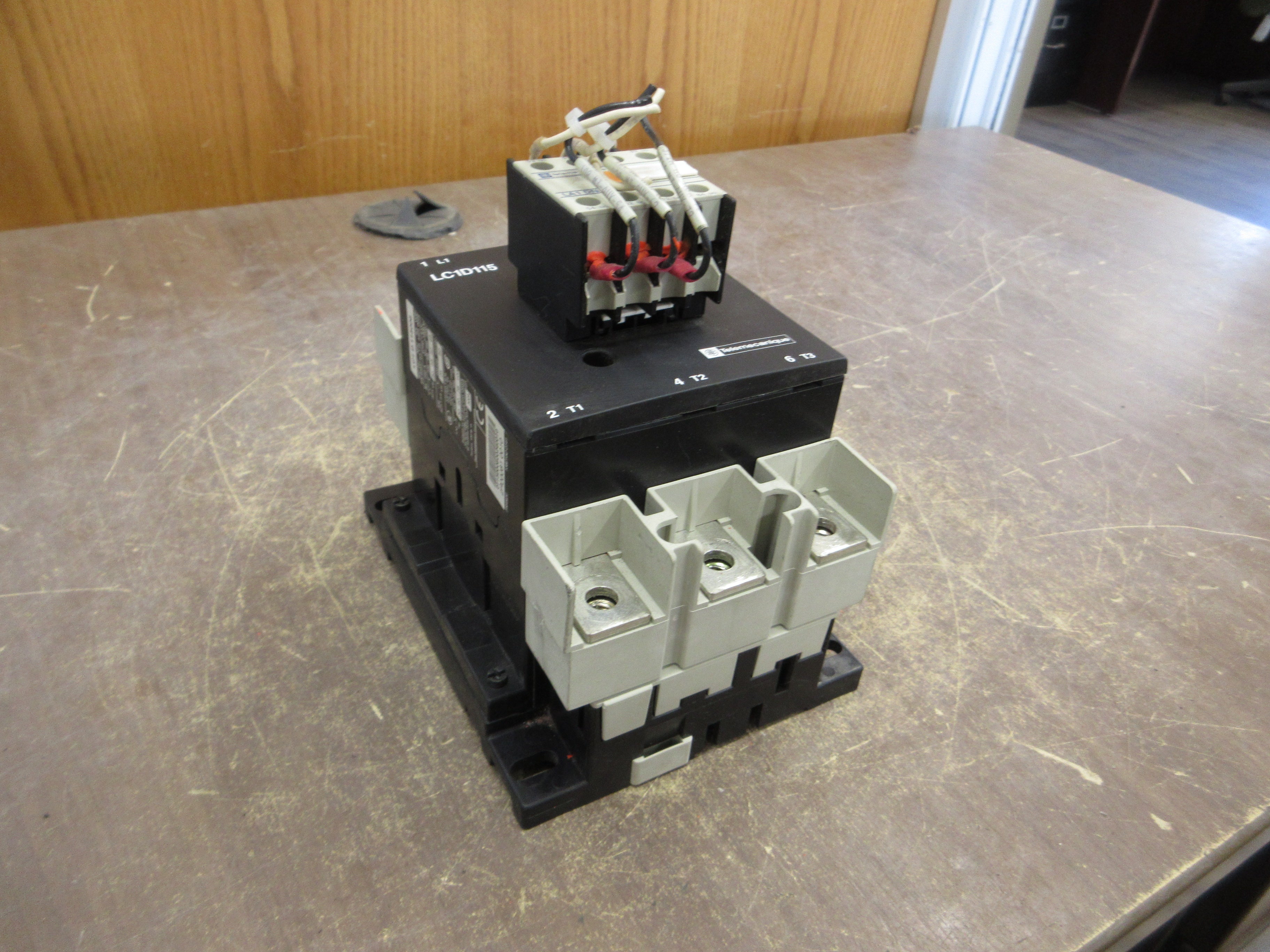 Telemecanique Contactor LC1D115006 24V Coil 160A 600V w/ Aux Contact Block Used