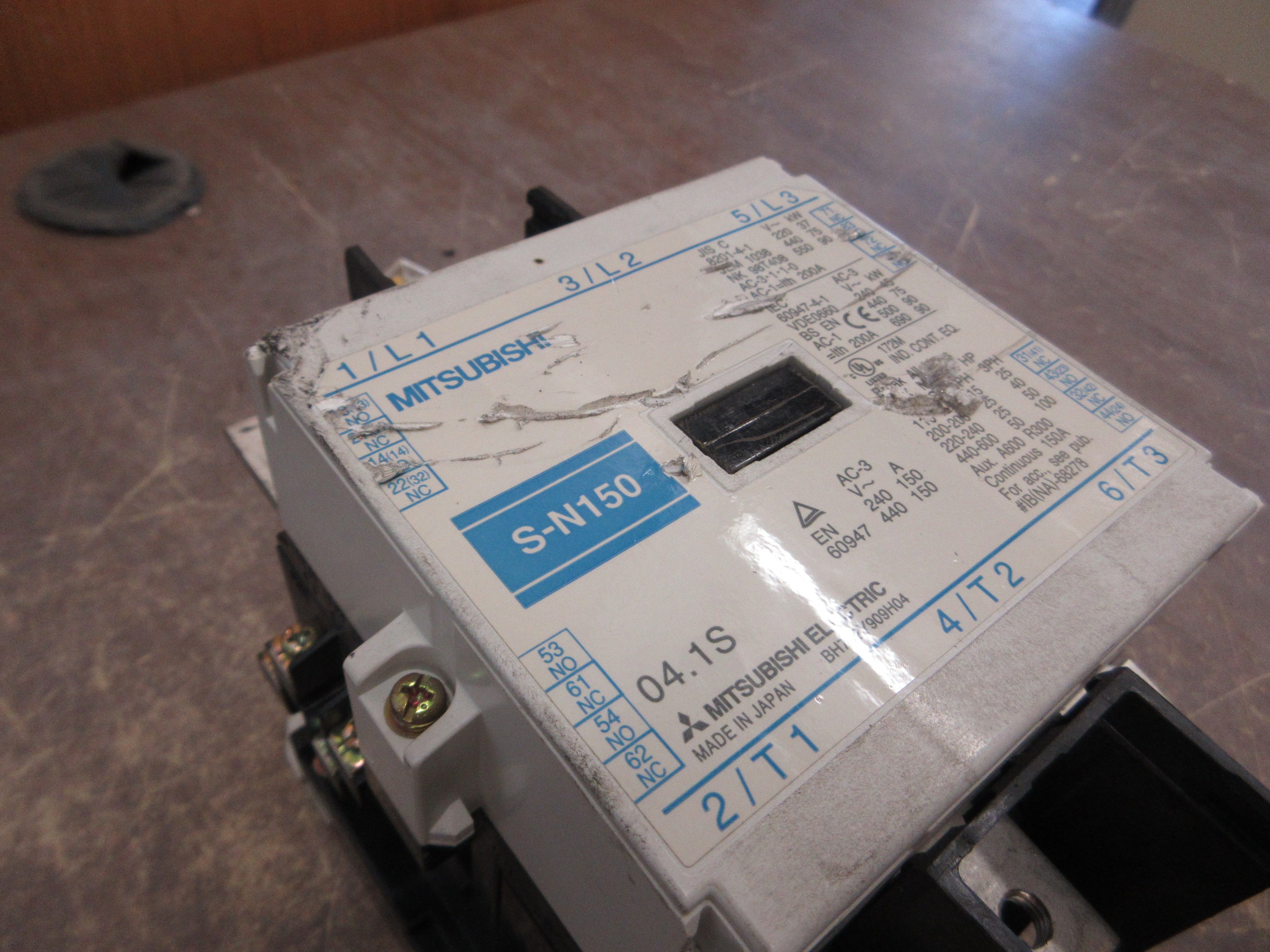 Mitsubishi Contactor S-N150 200-240V Coil 150A 600V 3P *Scraped Top* Used