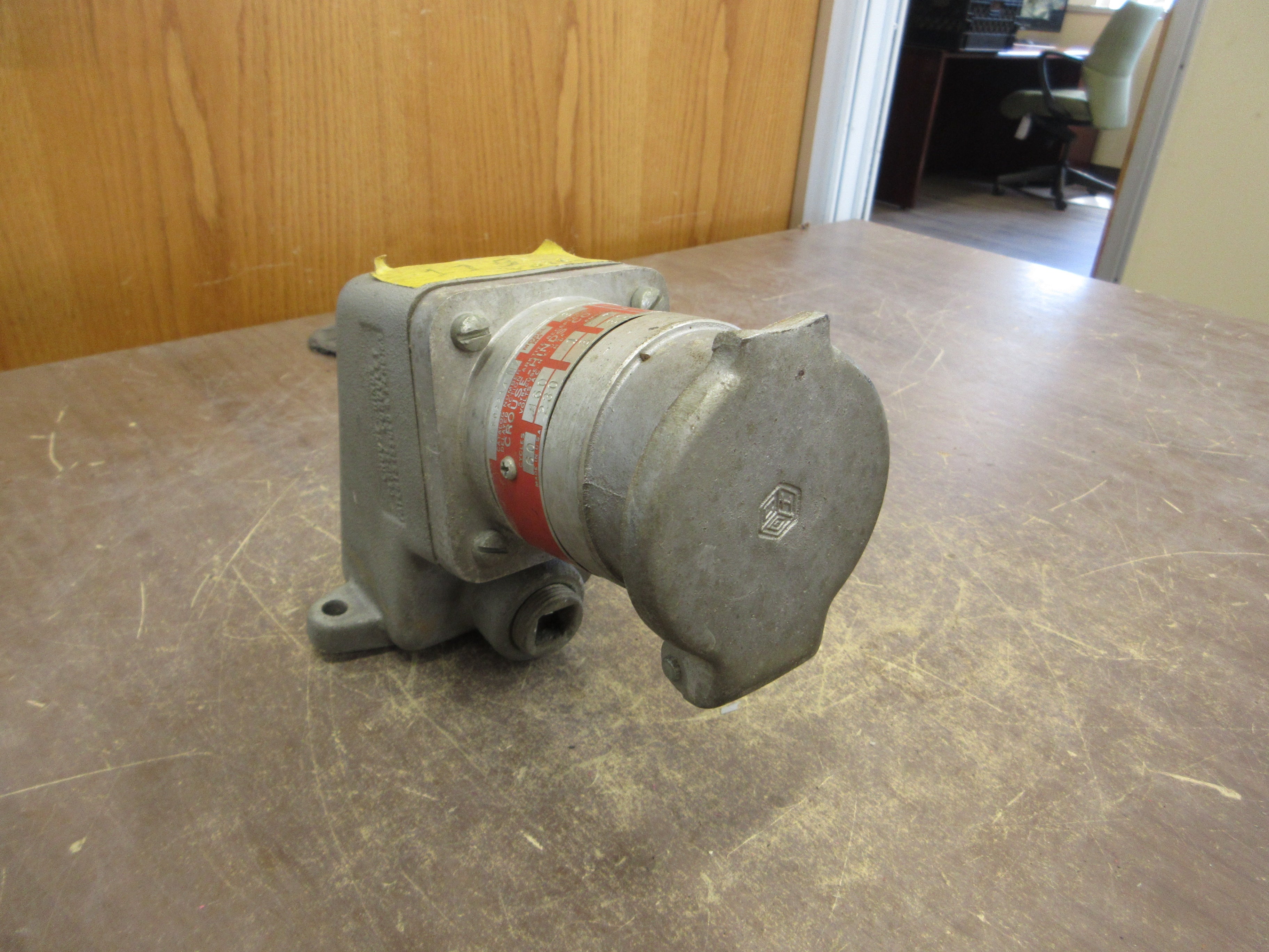 Crouse-Hinds Arktite Receptacle CESD2214NX Model M4 30A 230/460V 60Hz 3Ph Used