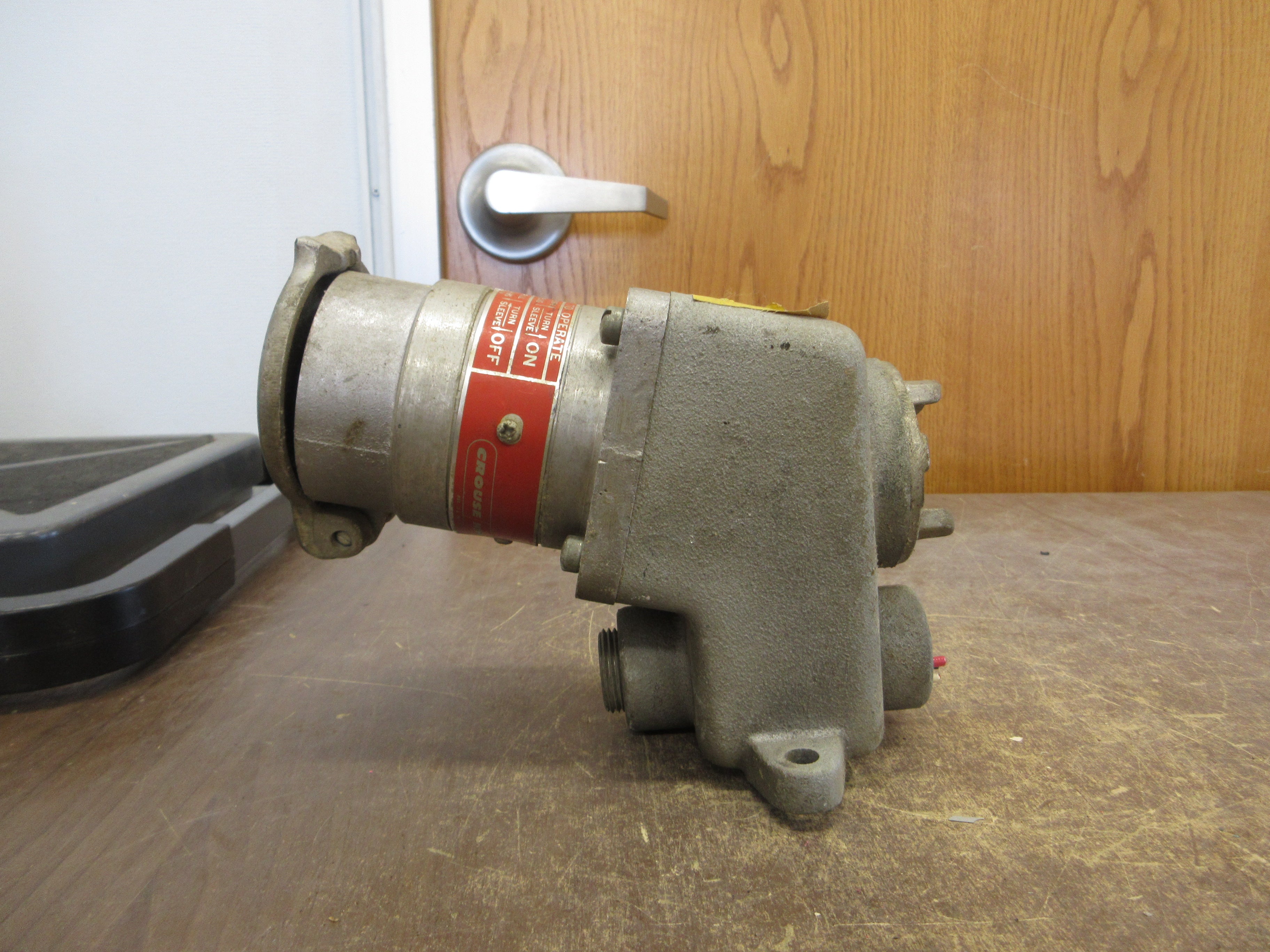 Crouse-Hinds Arktite Receptacle CESD2214NX Model M4 30A 230/460V 60Hz 3Ph Used