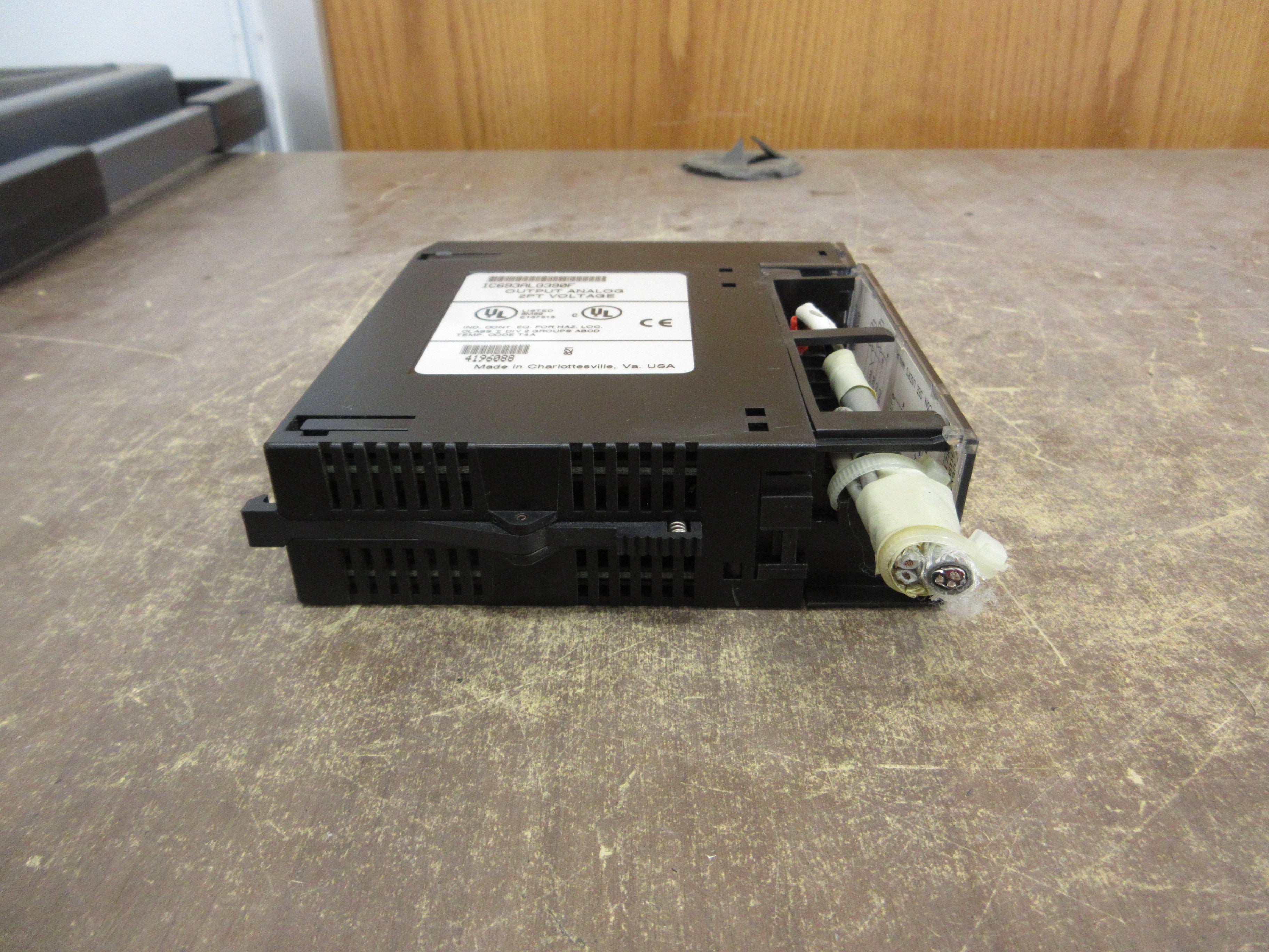 GE Fanuc Analog Output Module IC693ALG390F 2-PT Used