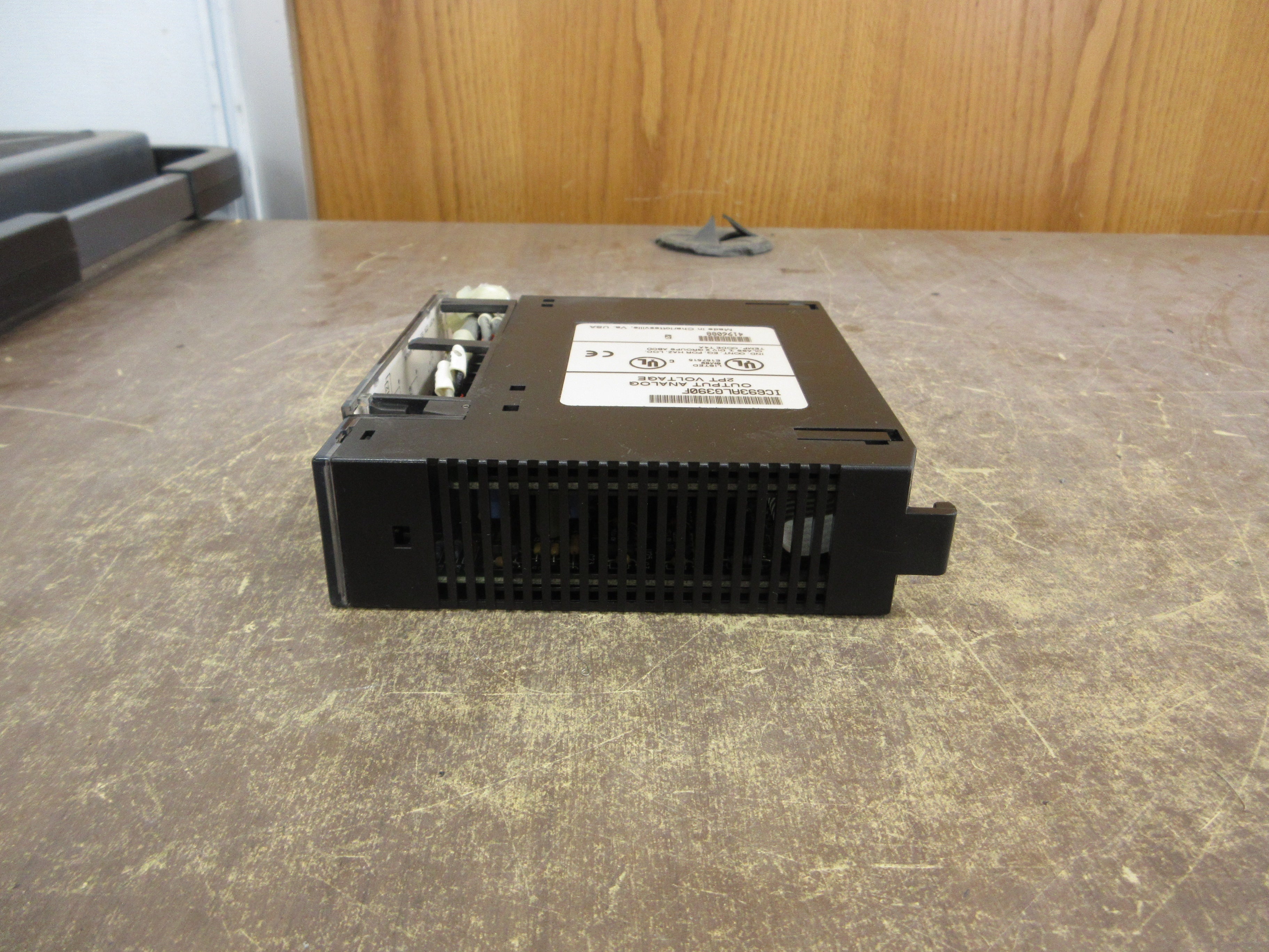 GE Fanuc Analog Output Module IC693ALG390F 2-PT Used