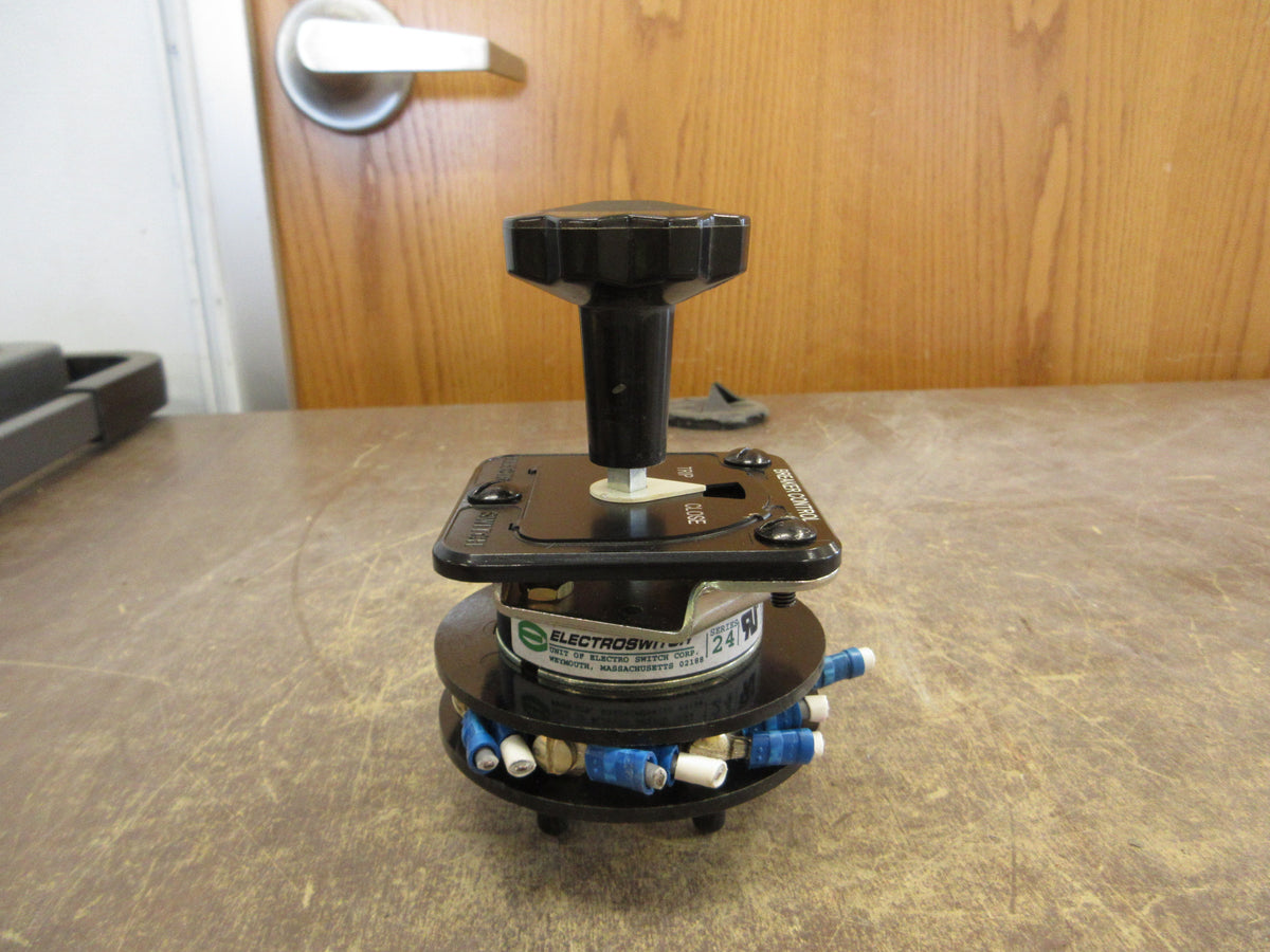 Electroswitch Series 24 Breaker Control Rotary Switch 2440D Used