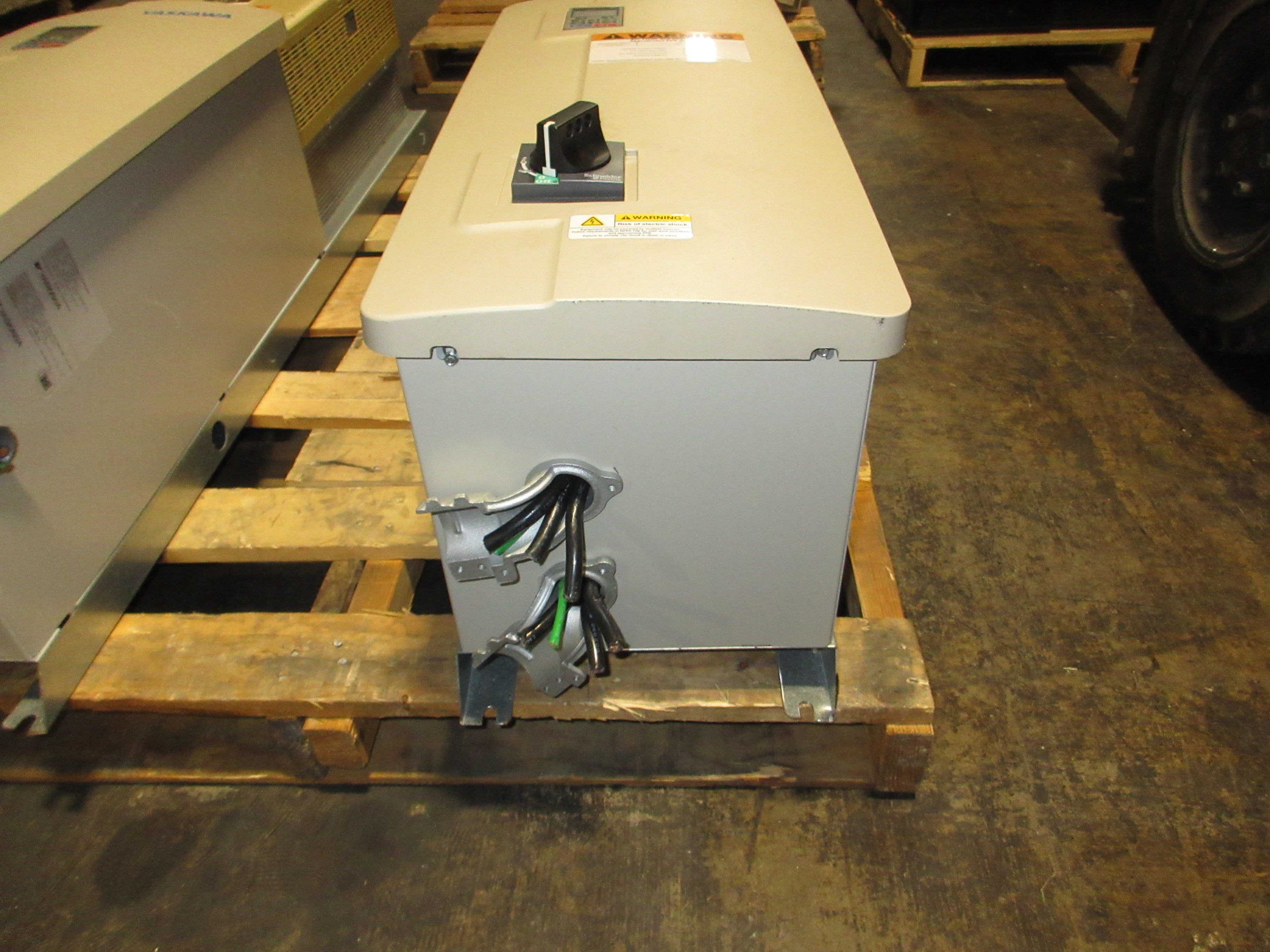 Yaskawa Z1000 AC Drive w/ Bypass Z1B1B065PMB 50HP 3Ph w/ Keypad Used