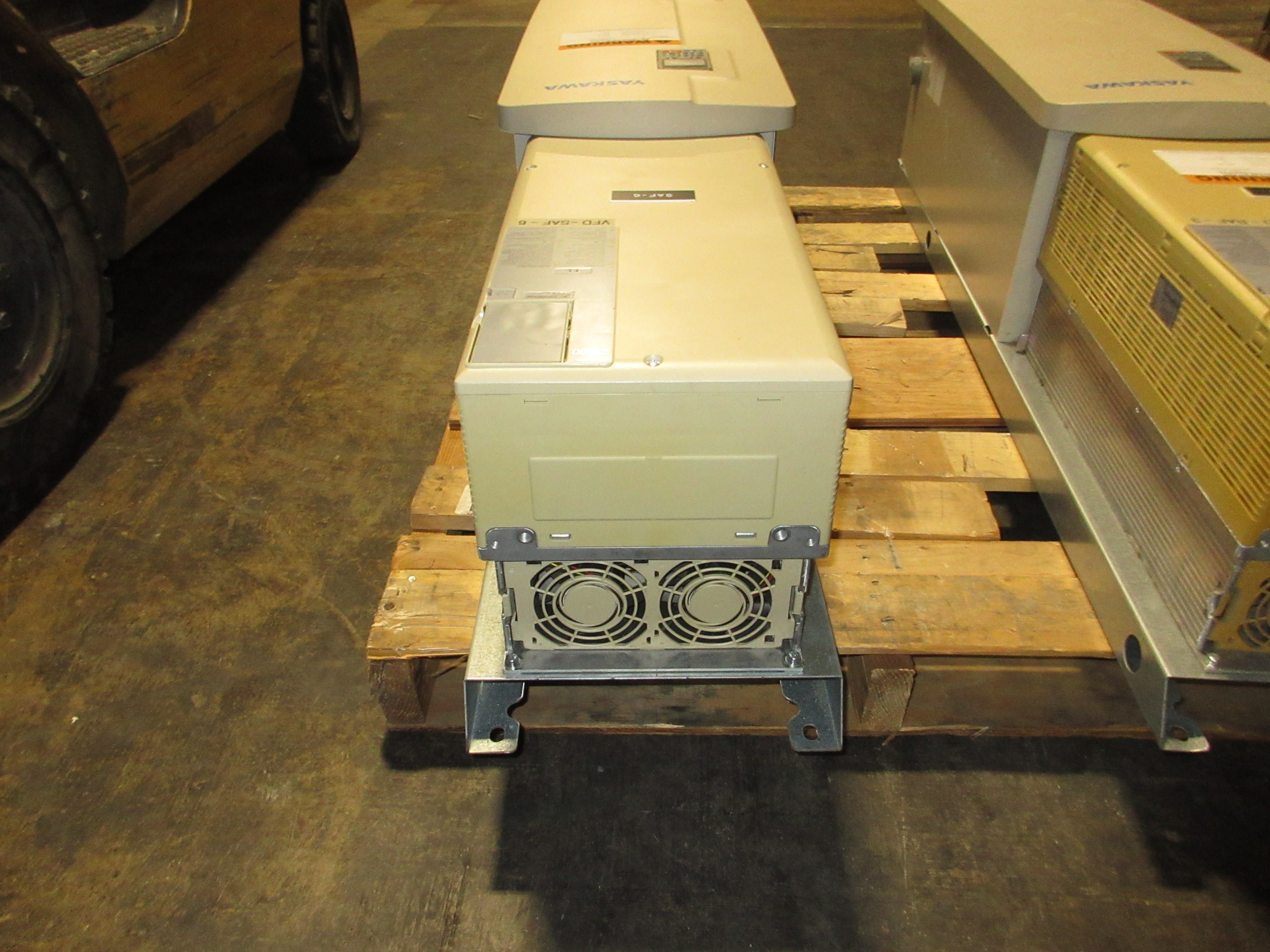 Yaskawa Z1000 AC Drive w/ Bypass Z1B1B065PMB 50HP 3Ph w/ Keypad Used