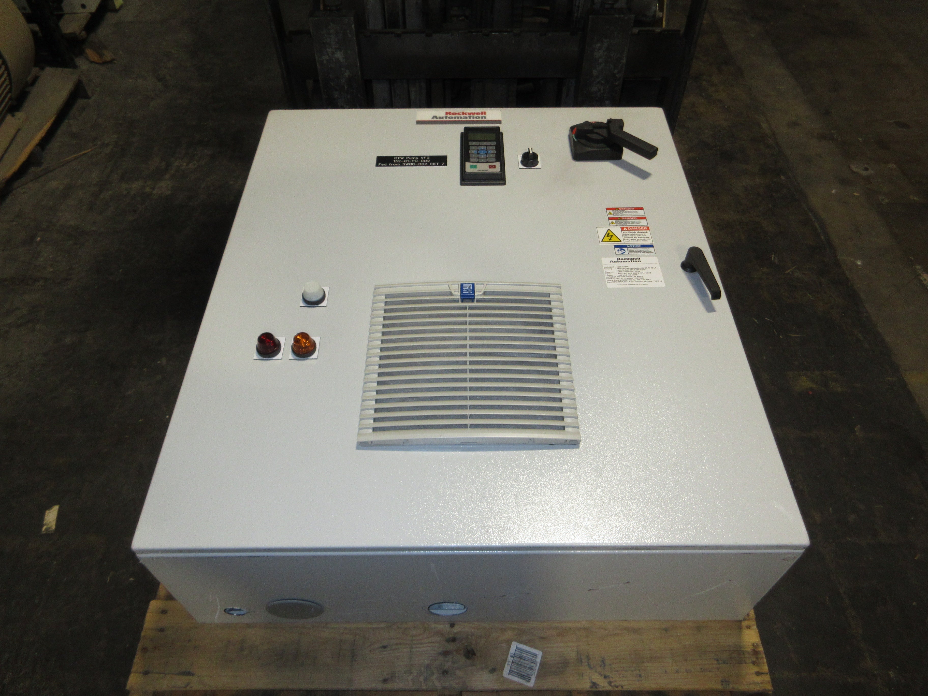 Rockwell Automation PowerFlex 755 AC Drive w/ Disconnect 50HP w/ Keypad Used