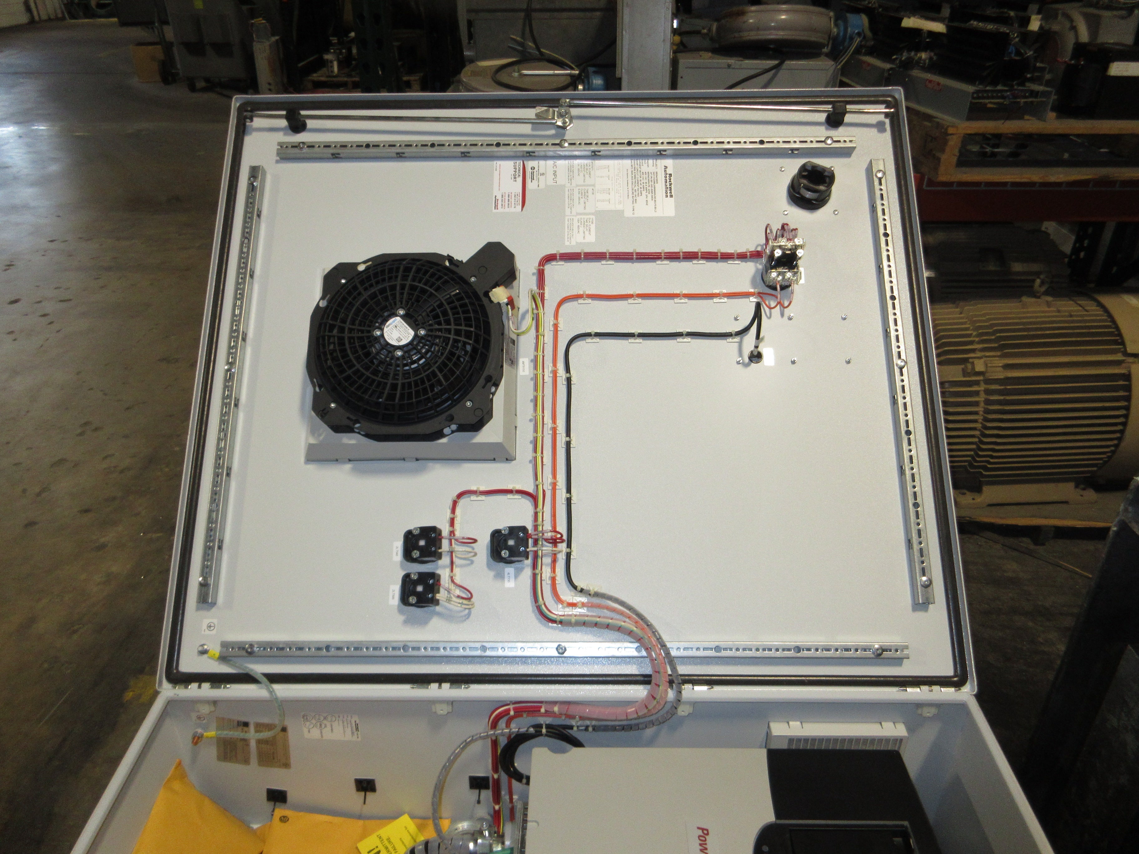 Rockwell Automation PowerFlex 755 AC Drive w/ Disconnect 50HP w/ Keypad Used