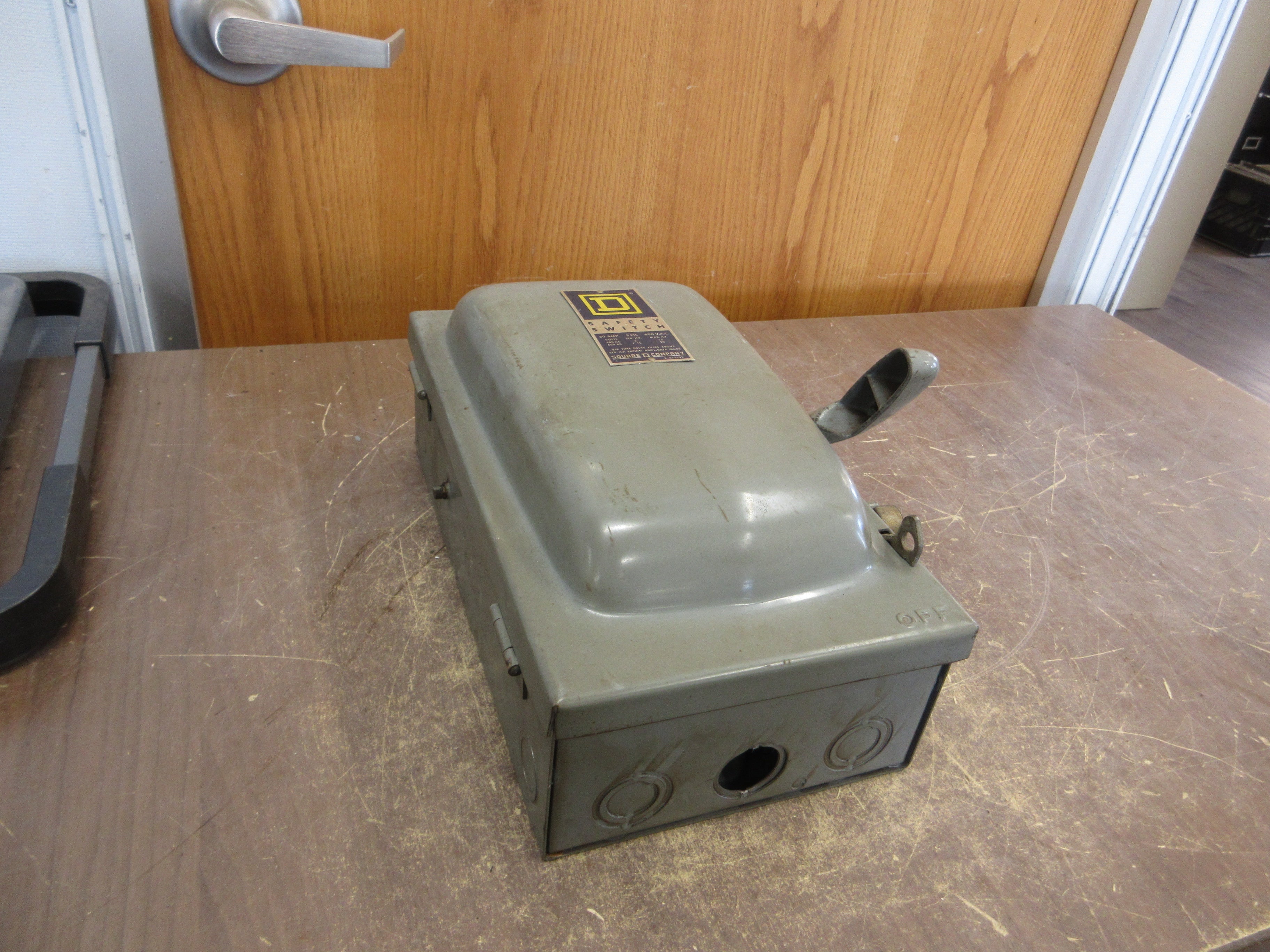 Square D Fusible Safety Switch / Disconnect H361 Ser. D1 30A 600V 3P Used