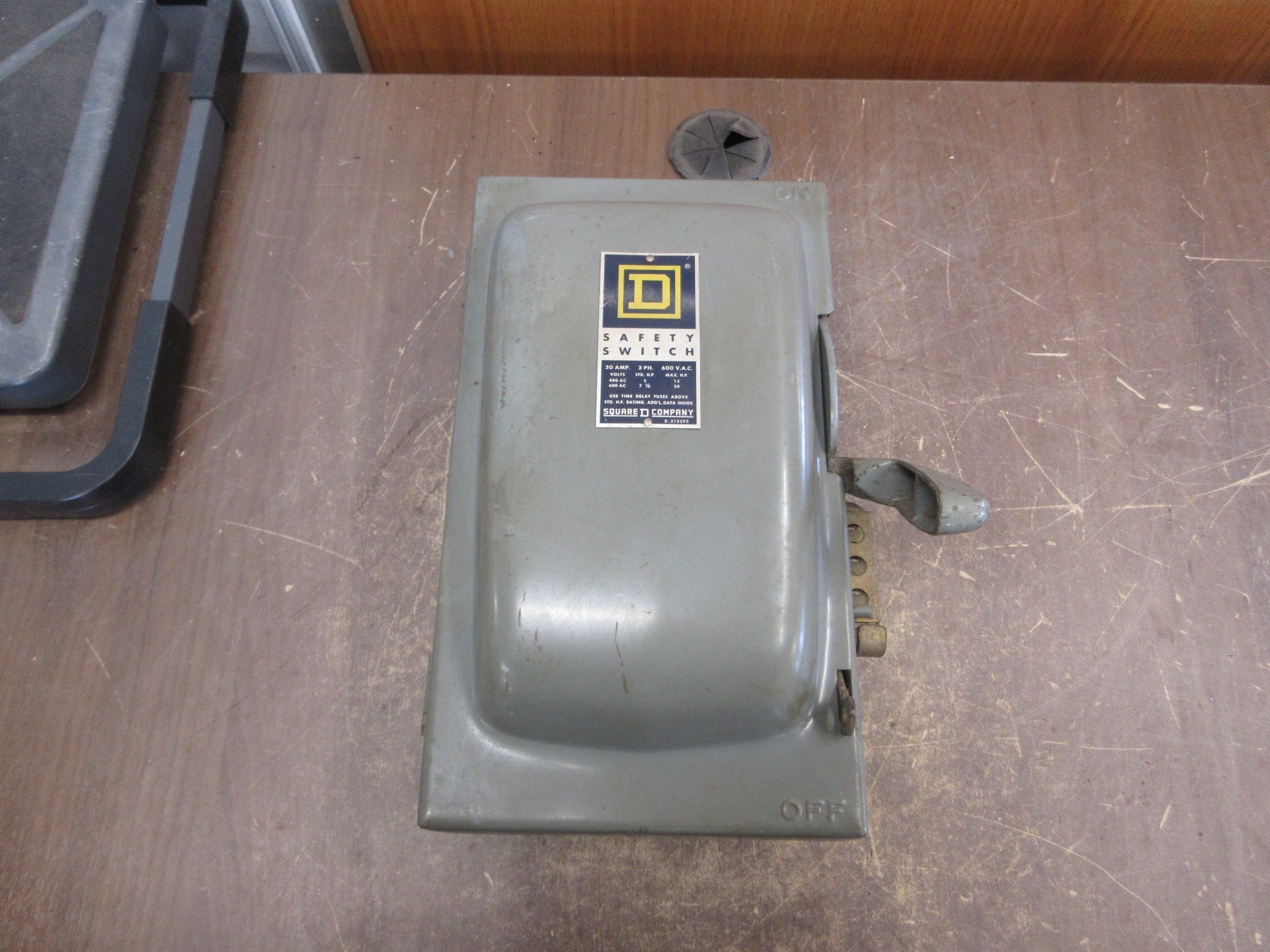 Square D Fusible Safety Switch / Disconnect H361 Ser. D1 30A 600V 3P Used