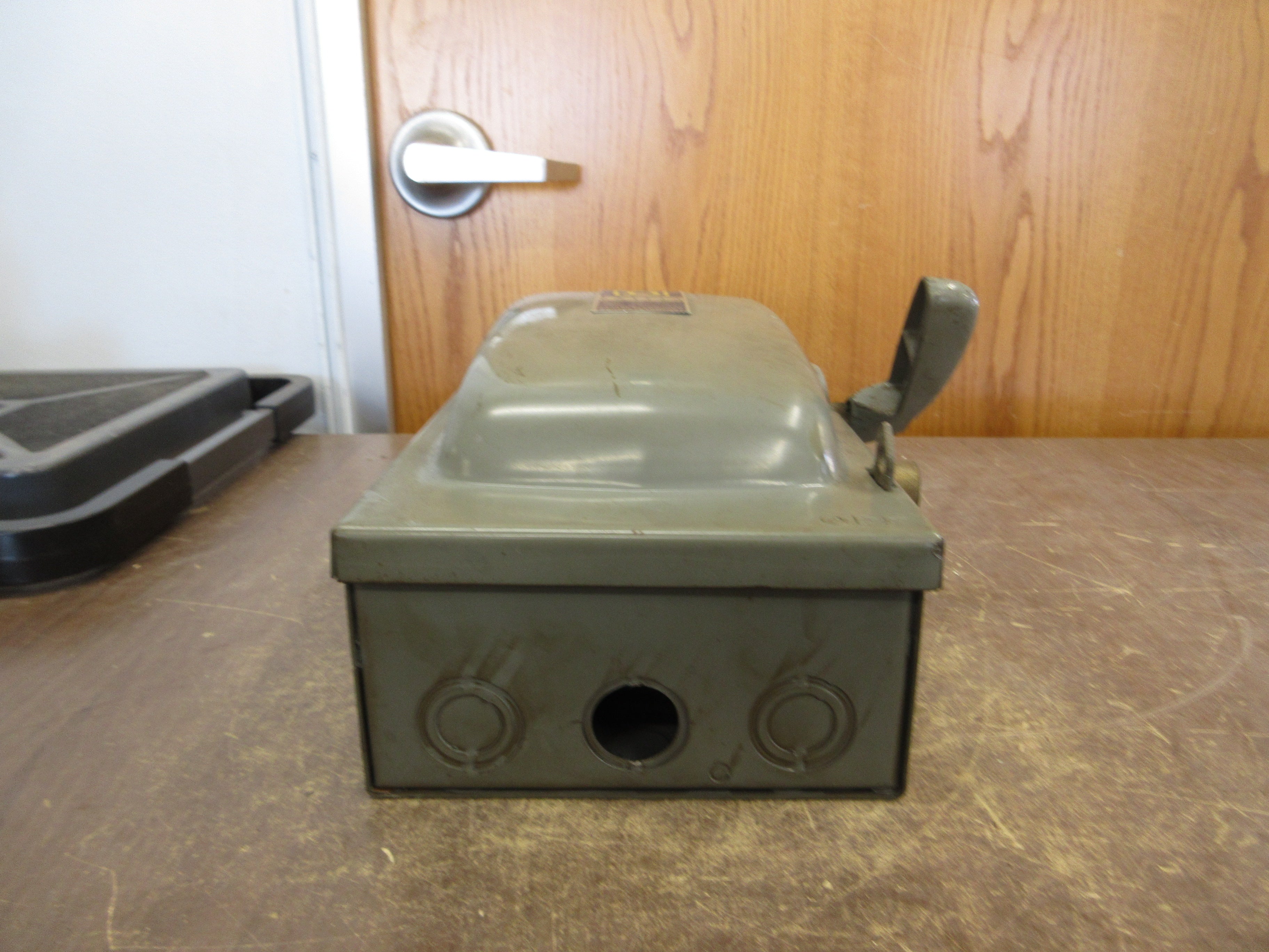 Square D Fusible Safety Switch / Disconnect H361 Ser. D1 30A 600V 3P Used