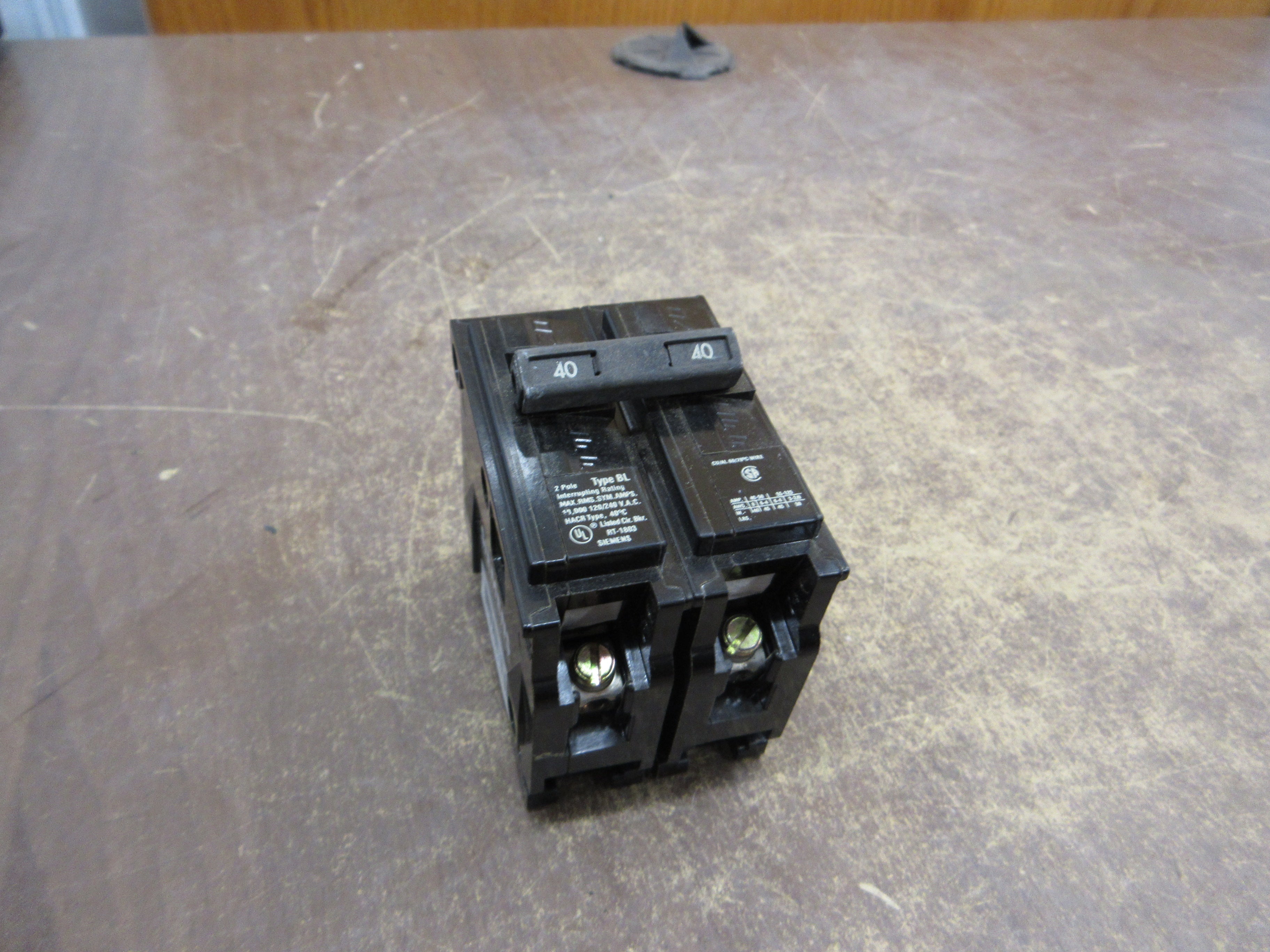 Siemens Type BL Bolt-On Circuit Breaker B240 40A 120/240V 2P Used