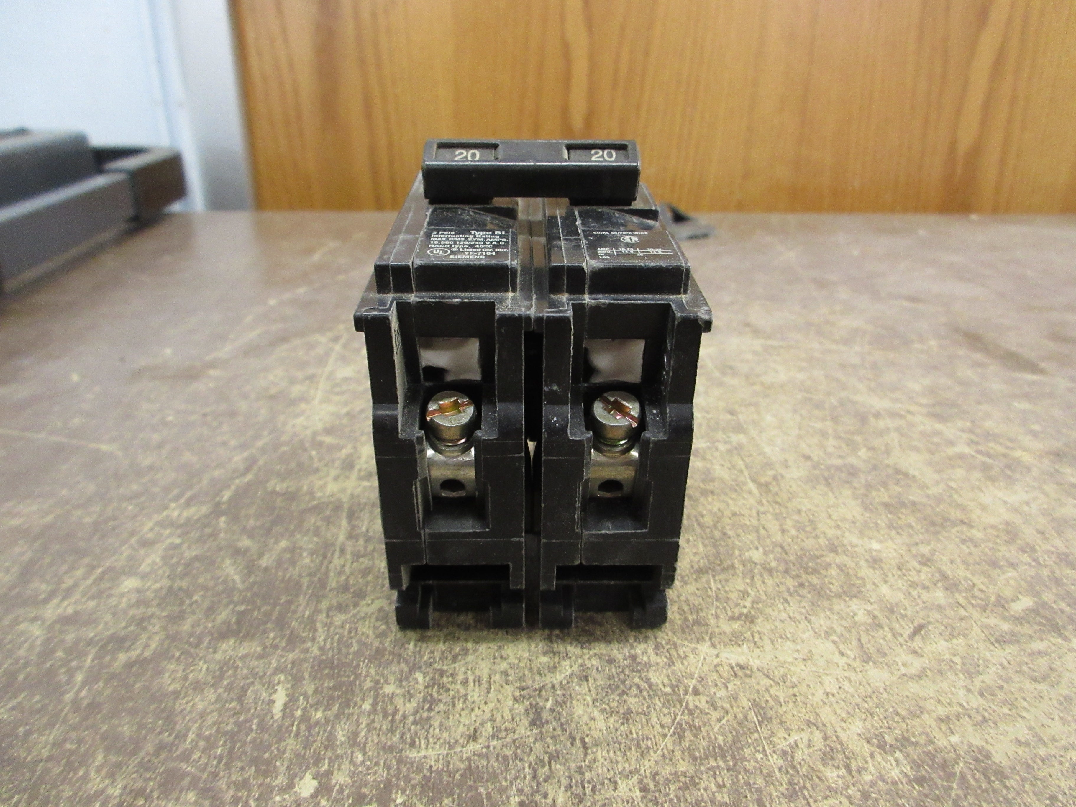 Siemens Type BL Bolt-On Circuit Breaker B220 20A 120/240V 2P *Lot of 2* Used