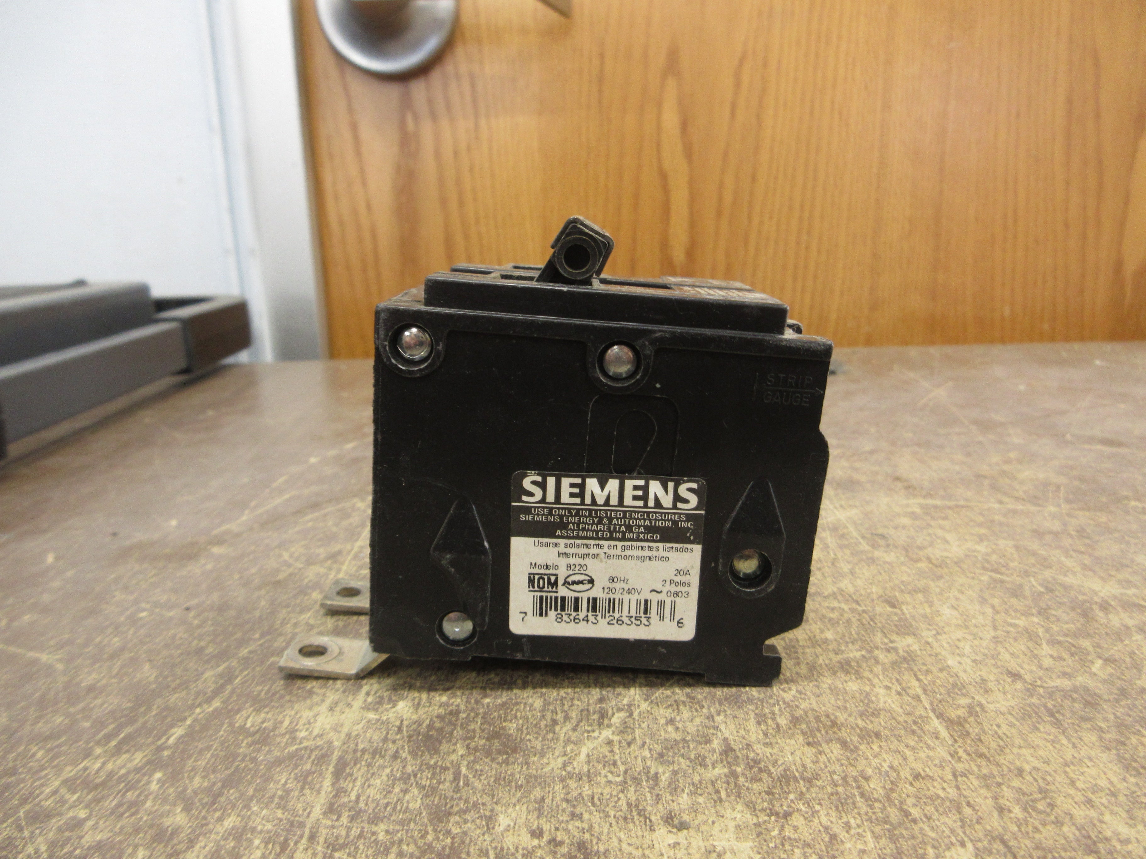 Siemens Type BL Bolt-On Circuit Breaker B220 20A 120/240V 2P *Lot of 2* Used