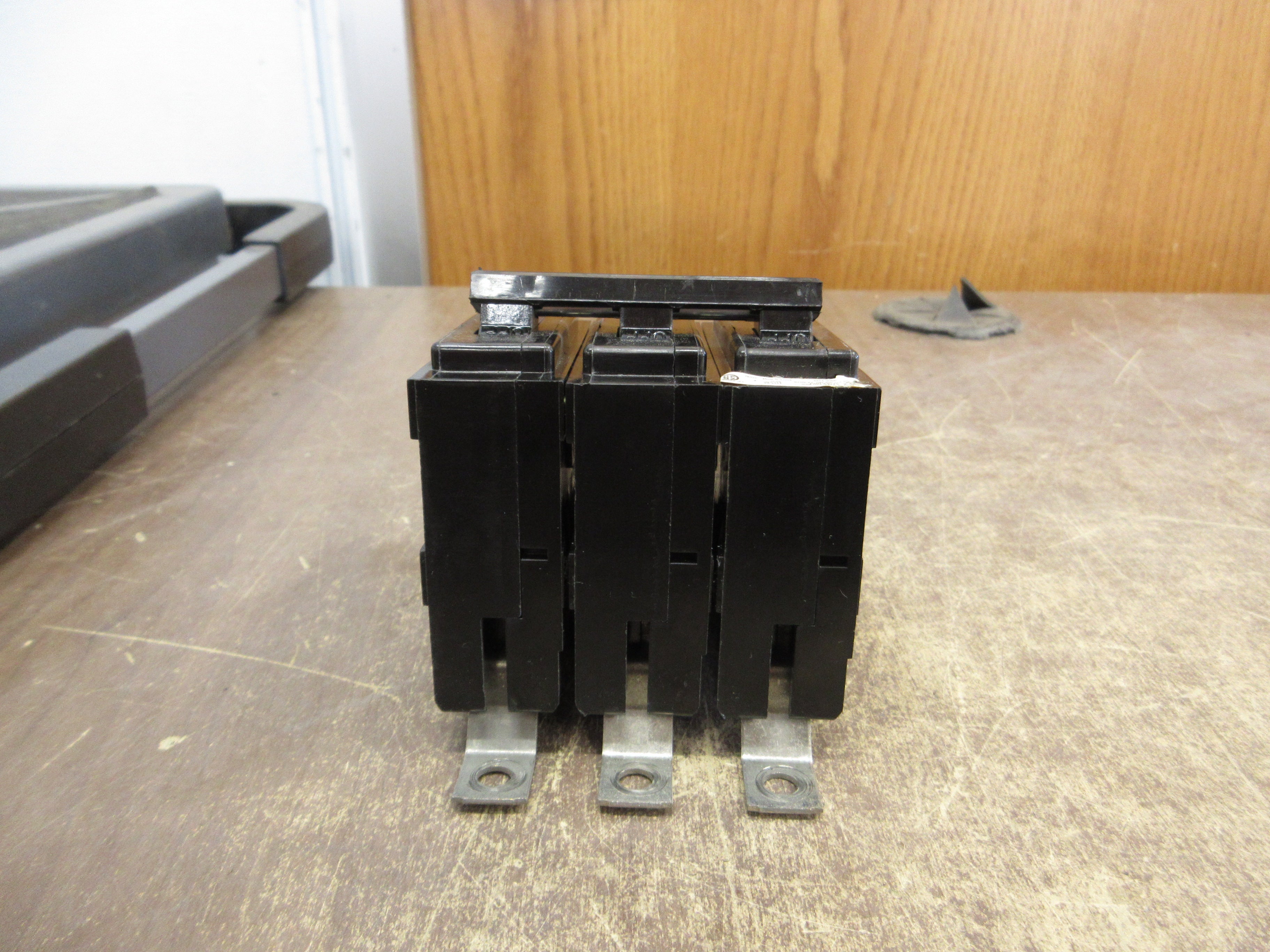 Cutler-Hammer Type BA Bolt-On Circuit Breaker BAB3060H 60A 240V 3P Used